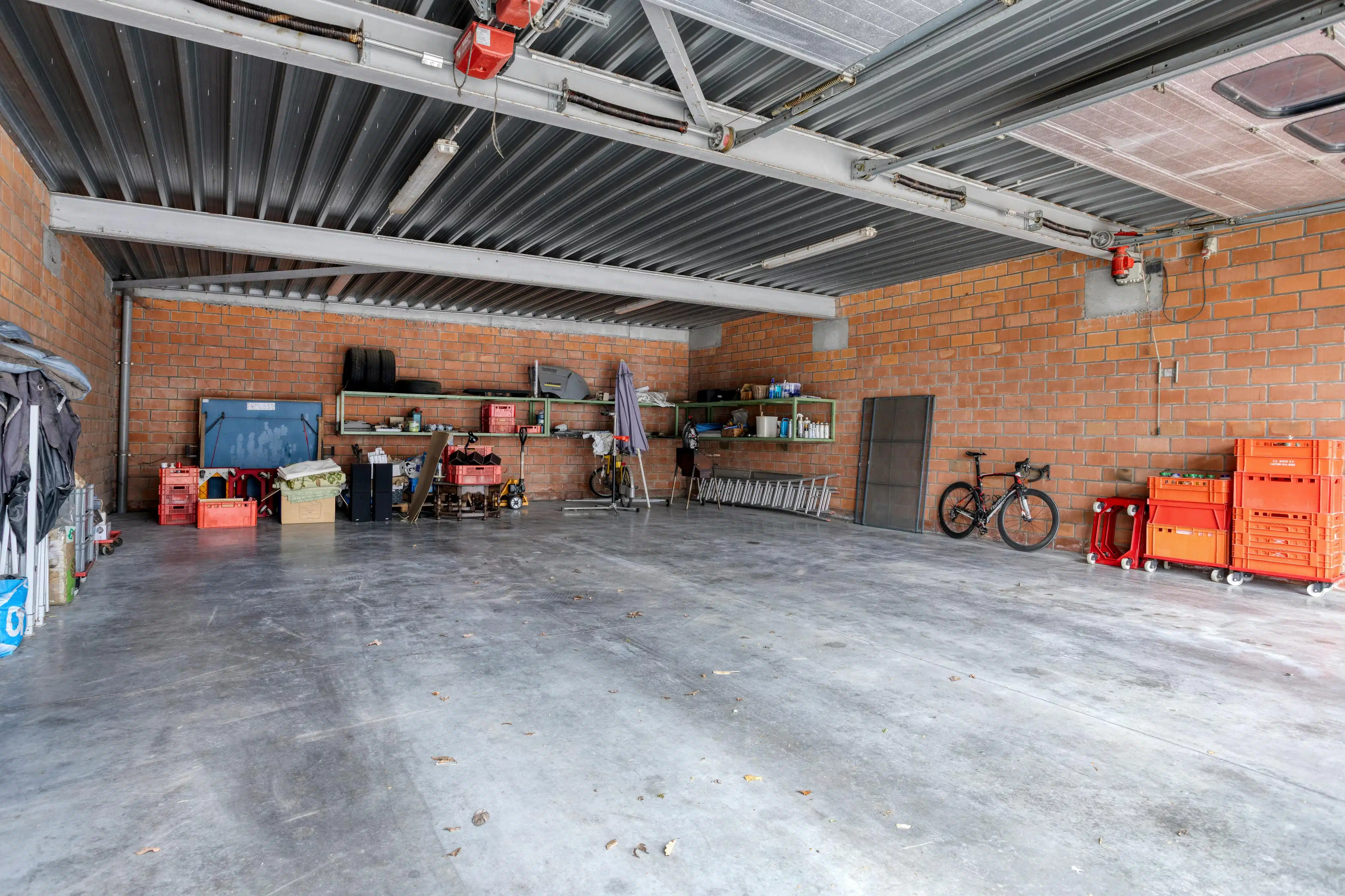 Ruime eigendom met woning, loods en extra bouwgrond foto 27