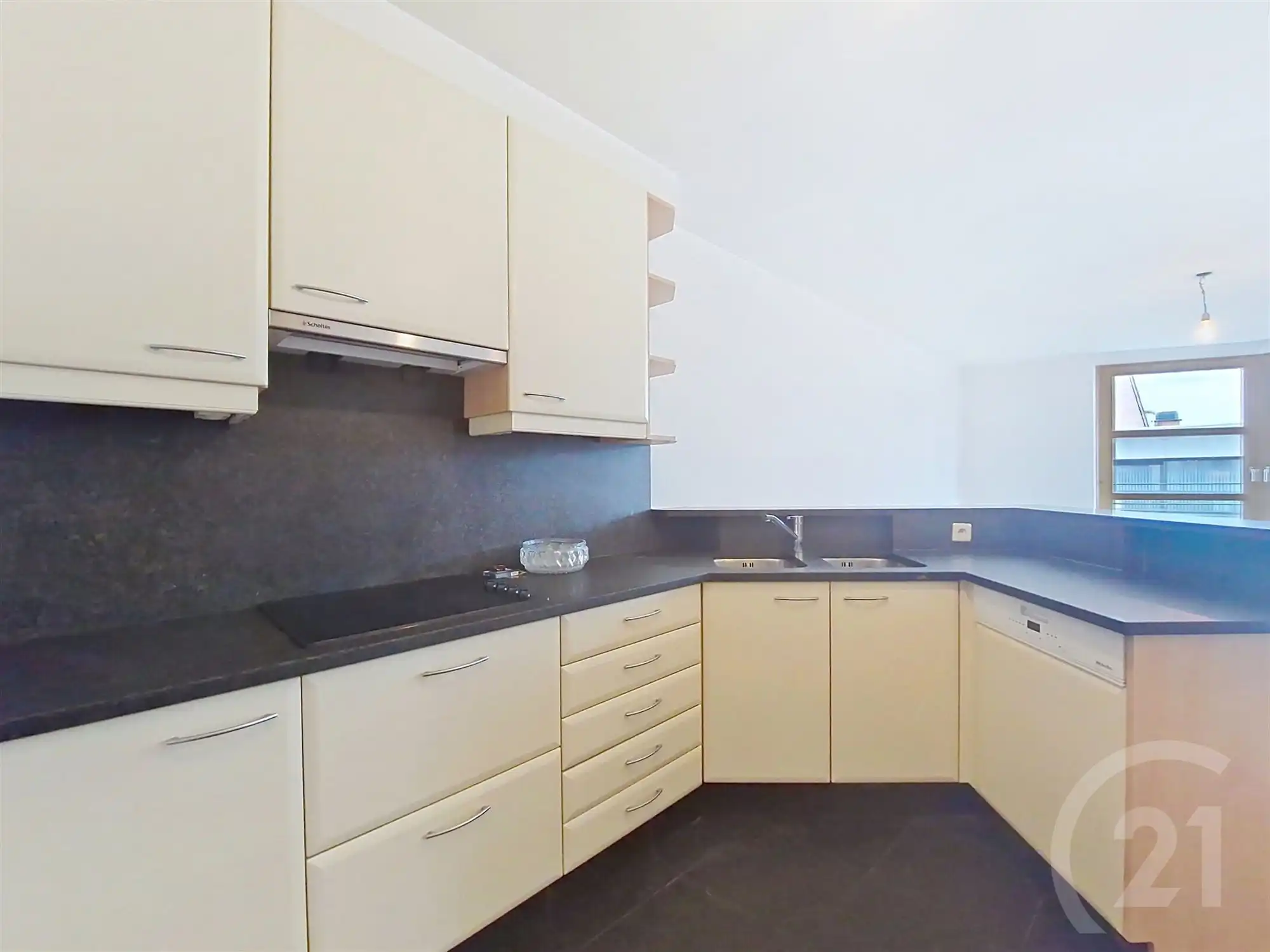 Instapklaar appartement met 3 slaapkamers en groot terras foto 7