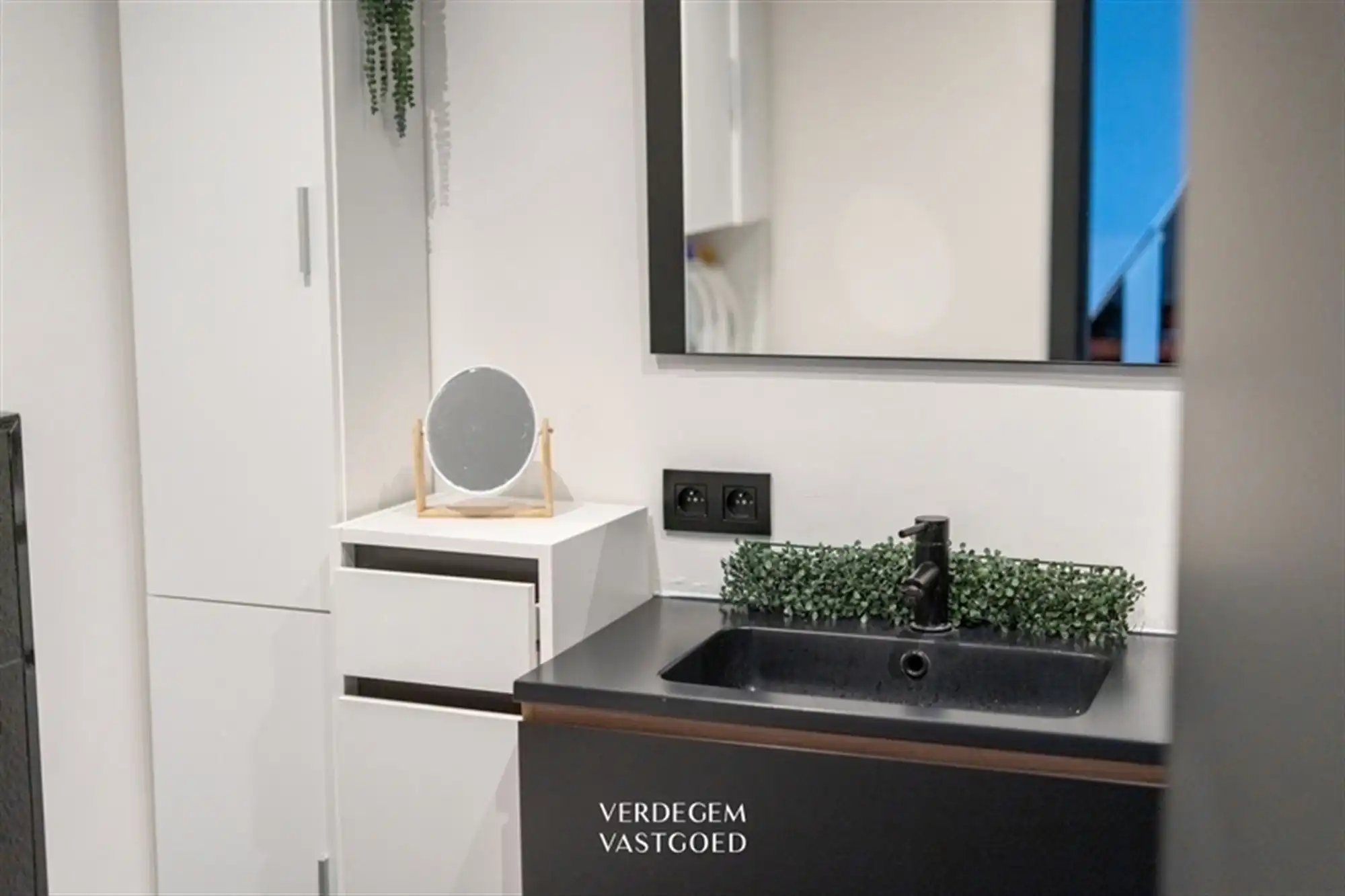 Zeer bereikbare gezinswoning met 4 slaapkamers en paadje naar zonnige tuin foto 10