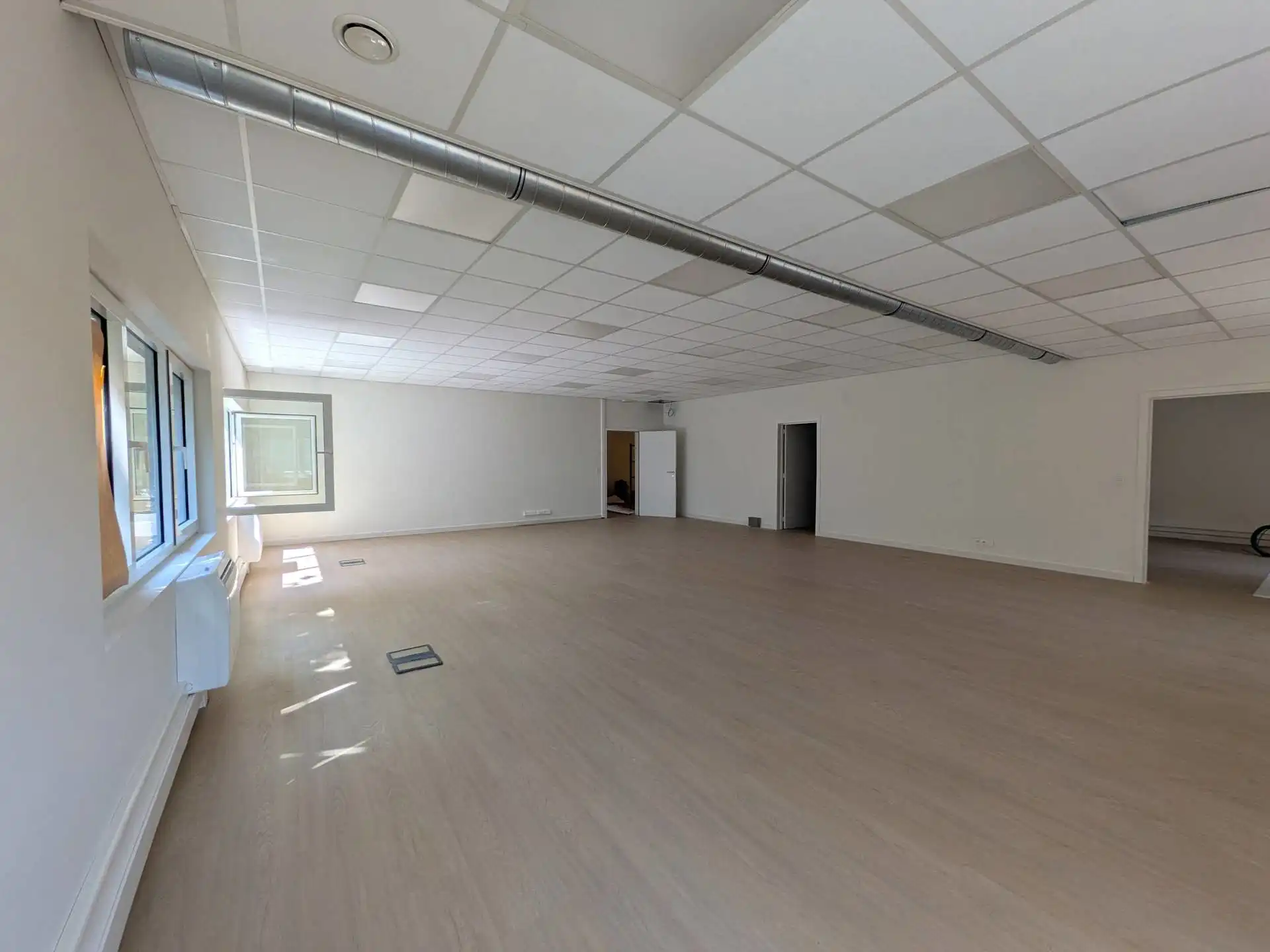 Gerenoveerd kantoor te huur in Schoten foto 4