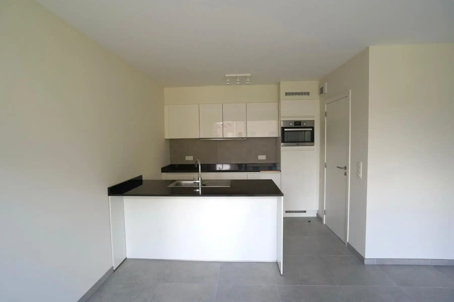 Gelijkvloers appartement met tuintje foto 4