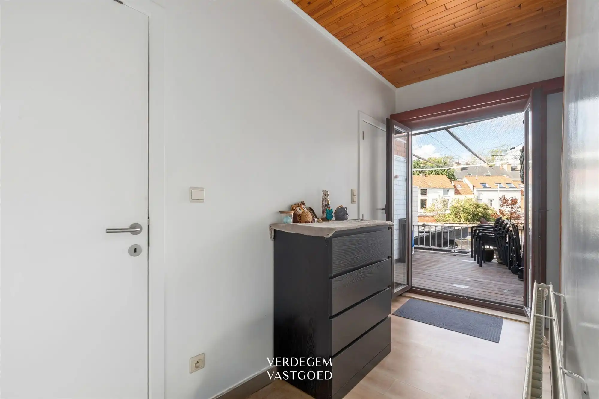 Instapklare rijwoning met 3 slaapkamers en zonnig terras foto 9