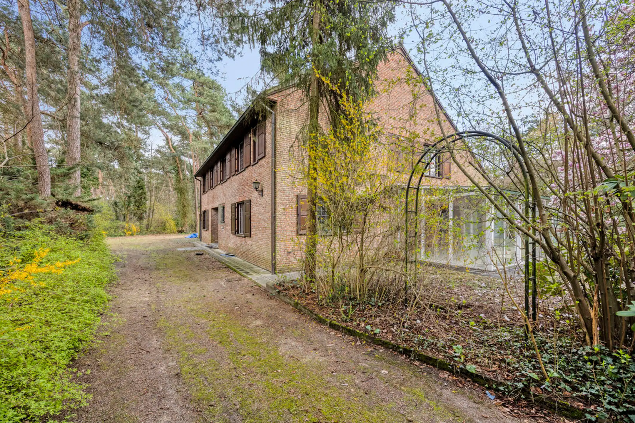 Uniek groen gelegen landhuis met eventuele praktijkruimte foto 12