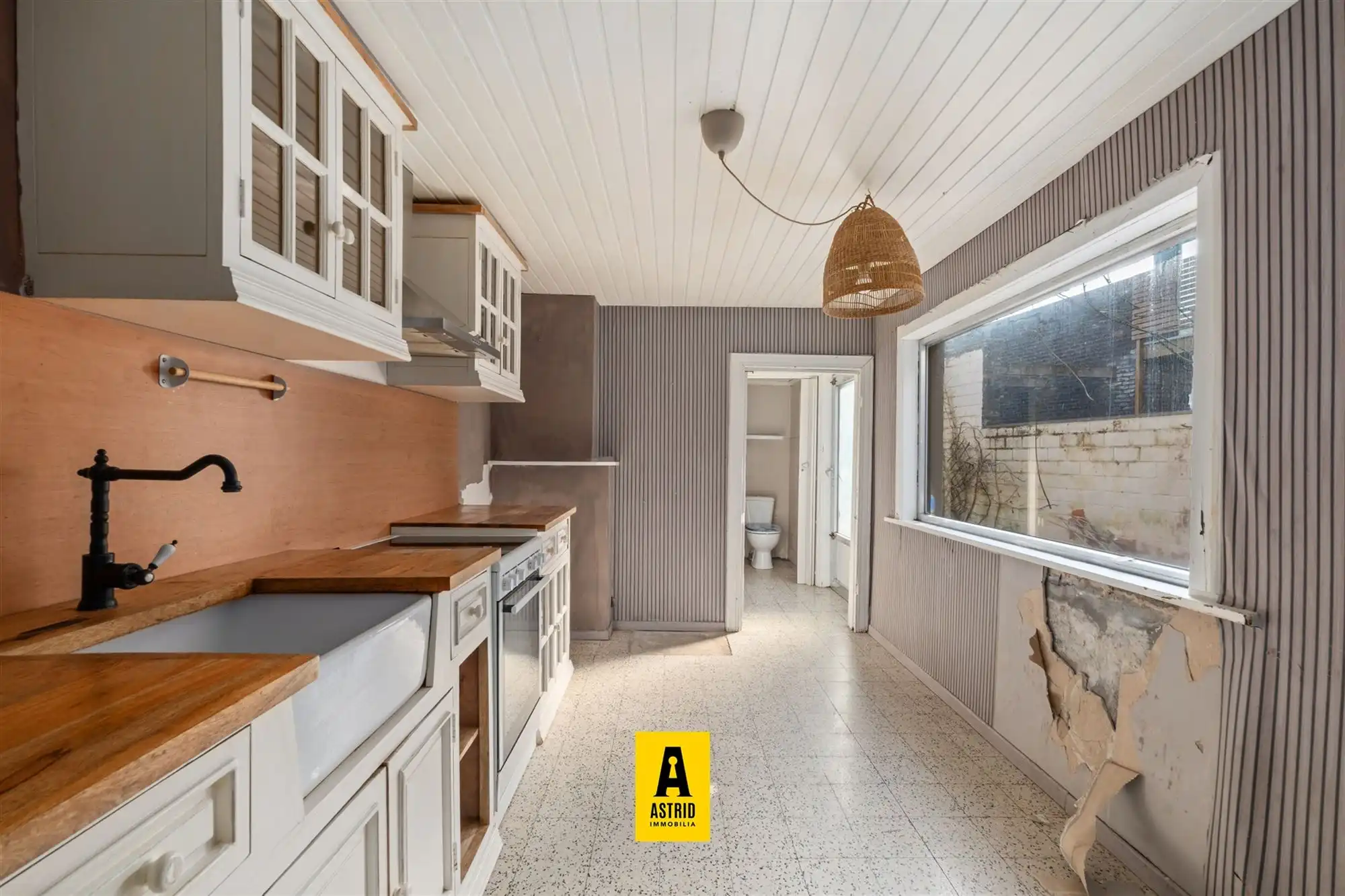 Te renoveren woning in toeristisch centrum! foto 10