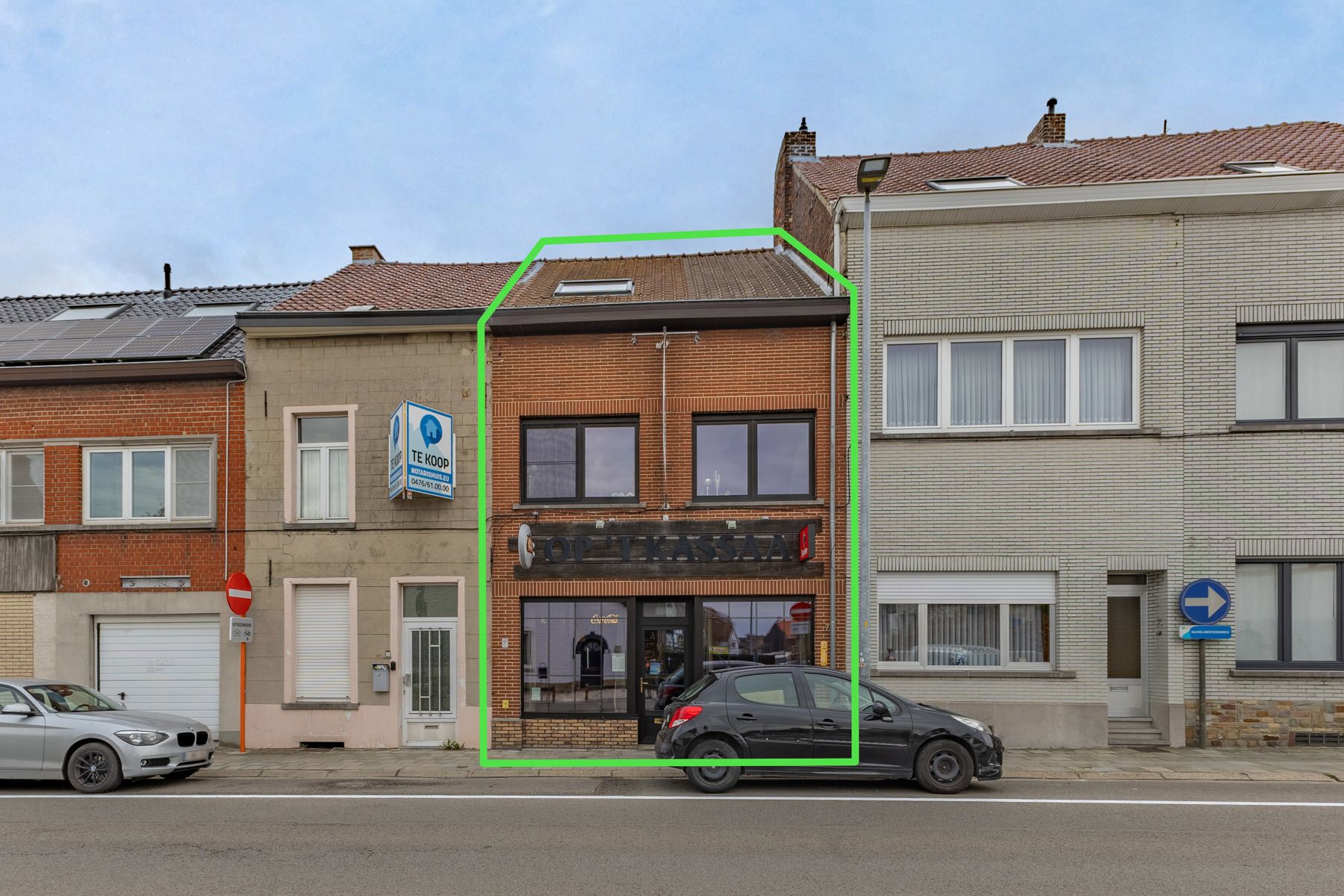 Gunstig gelegen handelswoning met ruim terras foto {{pictureIndex}}