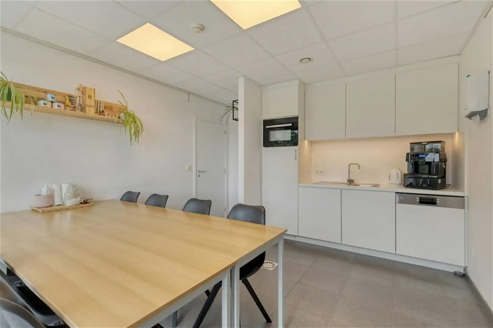 Kantoorgebouw te huur in Destelbergen; 540m² foto 10