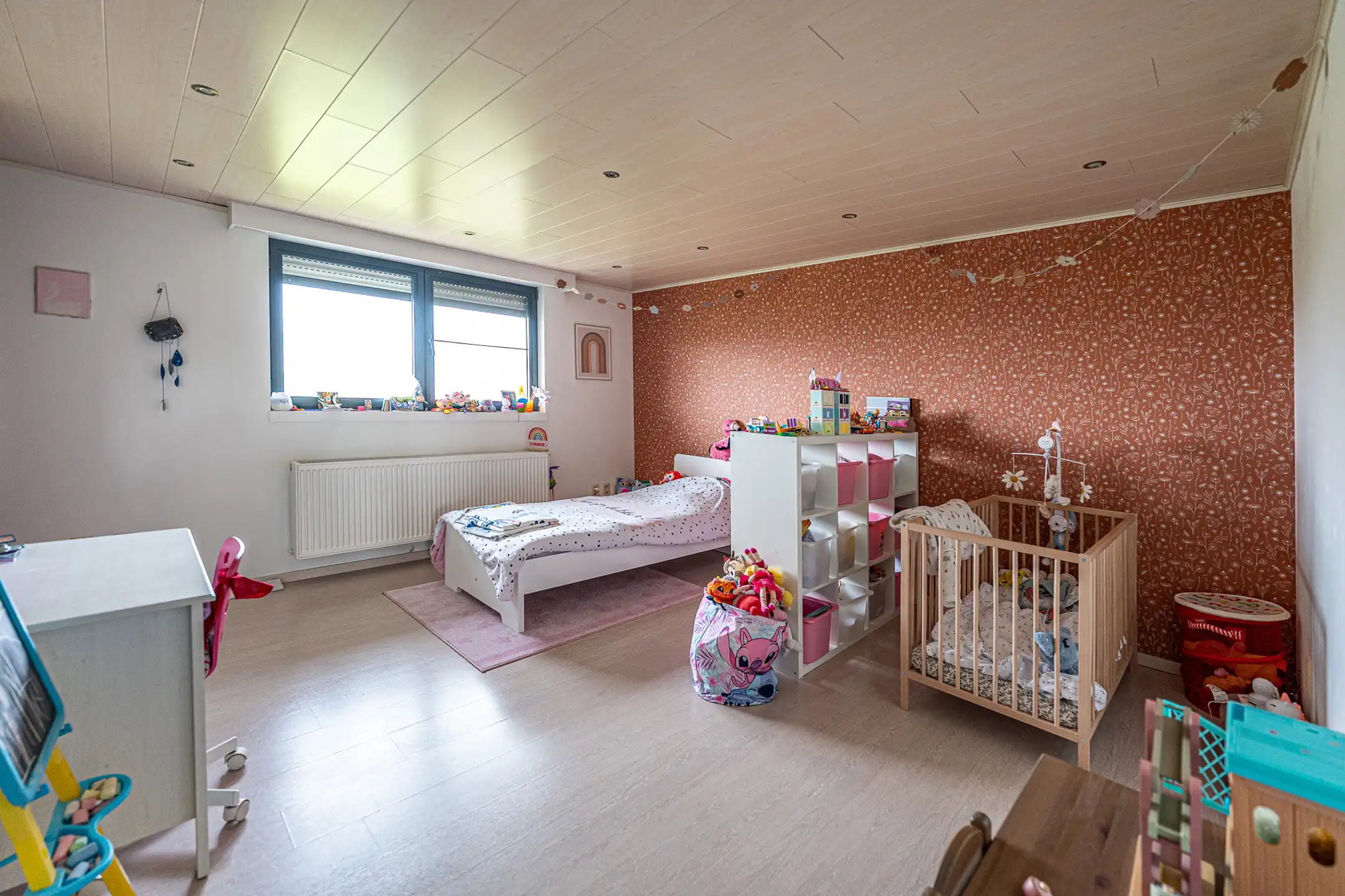 Moderne gezinswoning met inpandige garage en grote tuin. foto 18