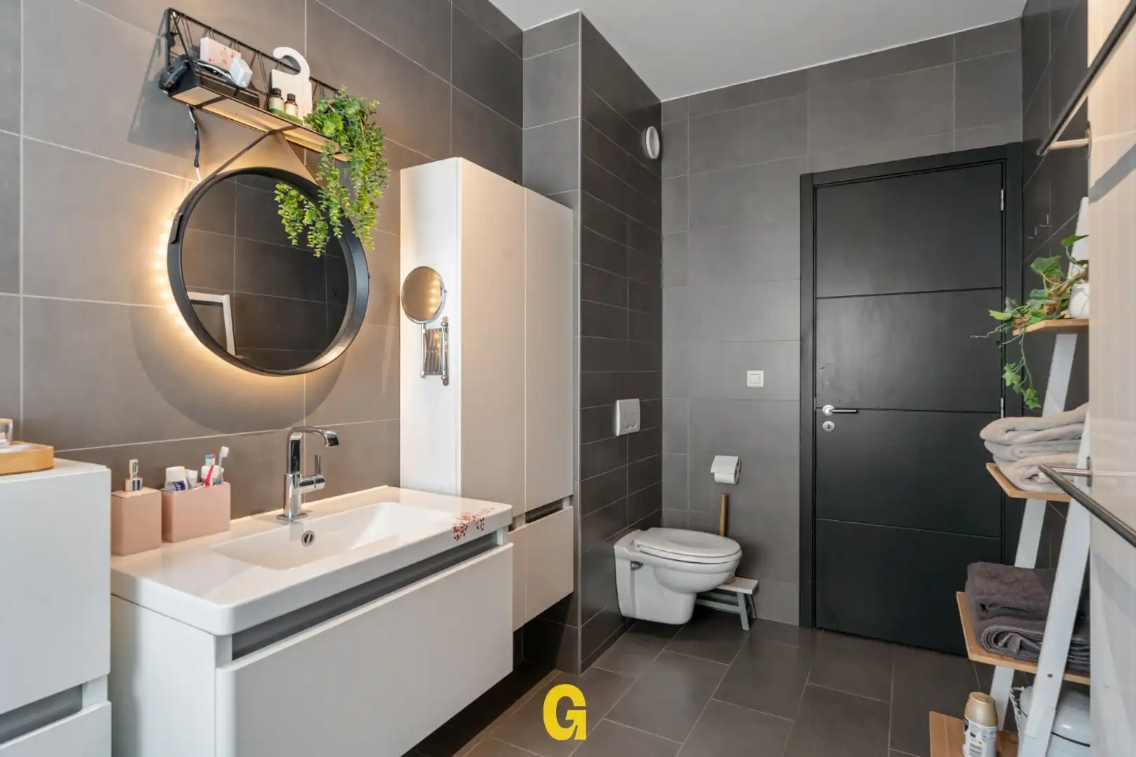 Knap afgewerkt triplex appartement met 4 slaapkamers, 2 badkamers en standplaats met ruime kelderberging  foto 23