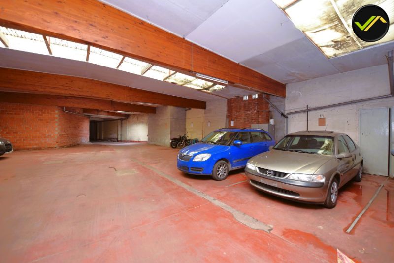 Te Koop: Unieke Investering in Gent - Appartement, Magazijn en 31 Parkeerplaatsen foto 13