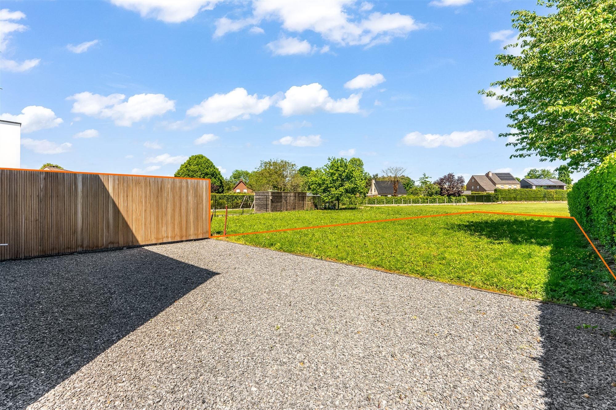 KWALITATIEF EN ENERGIENEUTRALE WONING OP RUSTIG GELEGEN PERCEEL TE PAAL foto 4