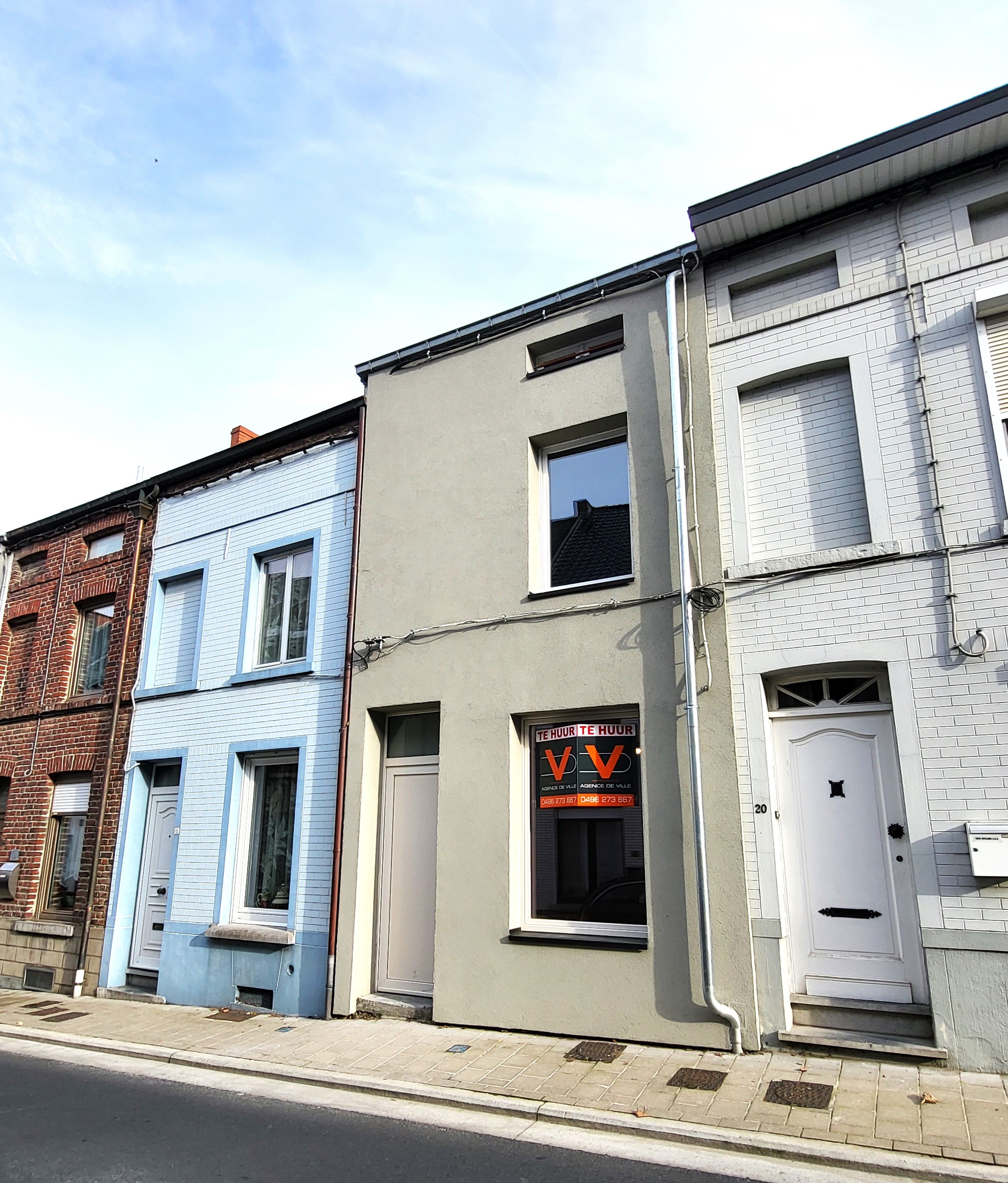 Deze volledig gerenoveerde woning (2025) biedt modern wooncomfort op een centrale ligging in het centrum, met winkels, scholen en openbaar vervoer op wandelafstand.  foto 2