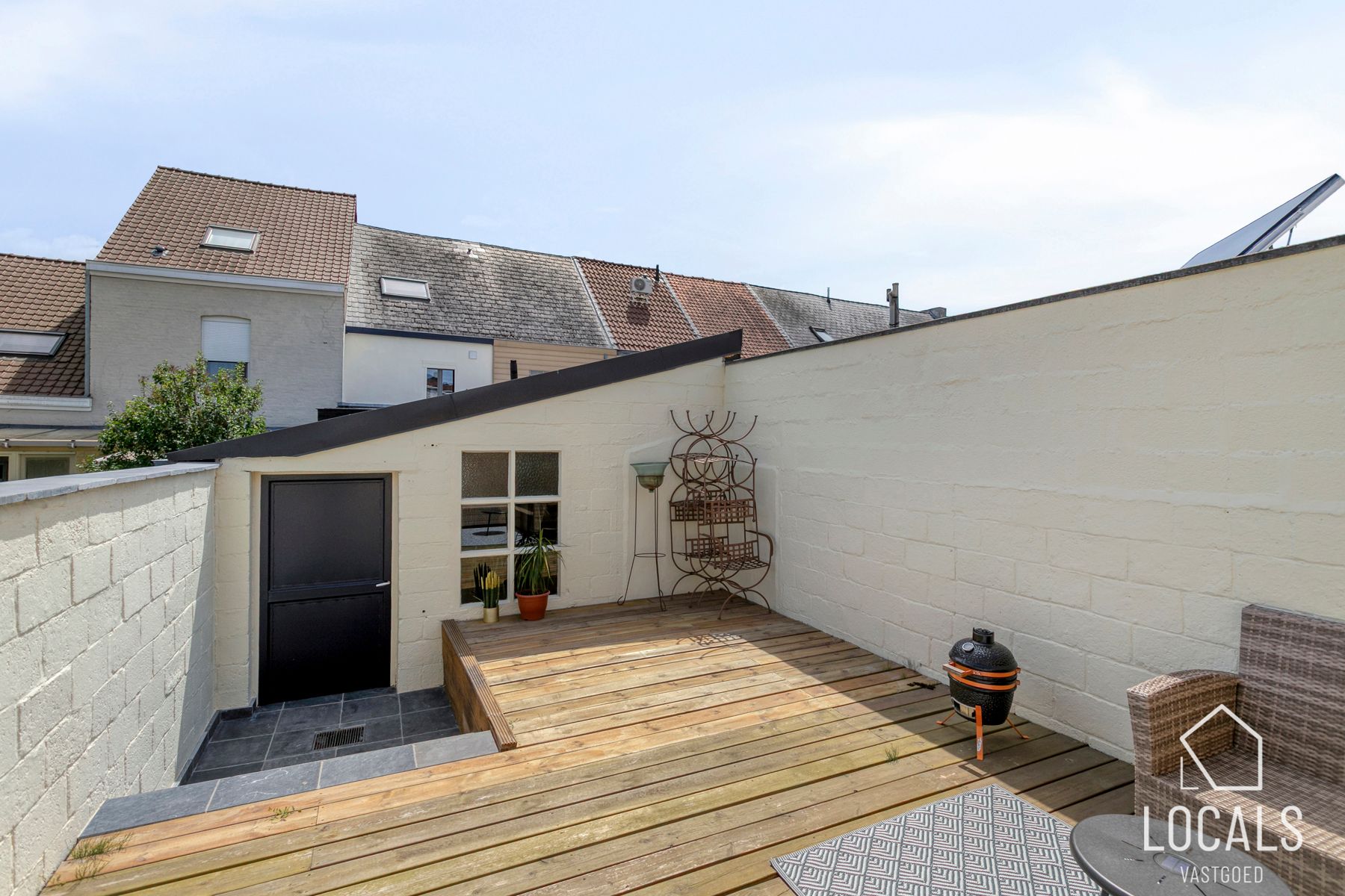 Mooie gerenoveerde woning met ruime garage in hartje Okegem foto 19
