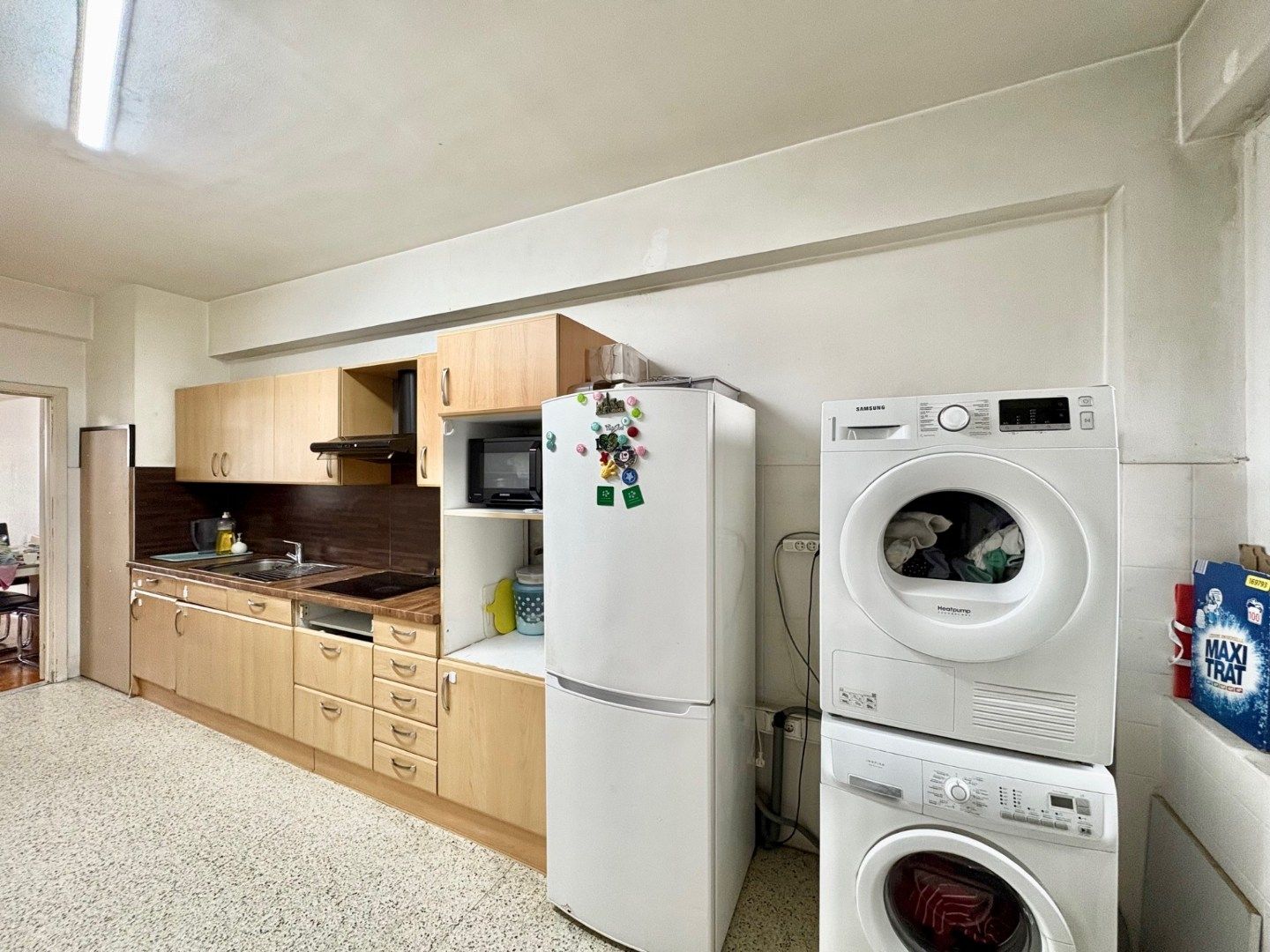 Te renoveren ruim 2-slpk appartement met staanplaats en kelder foto 5