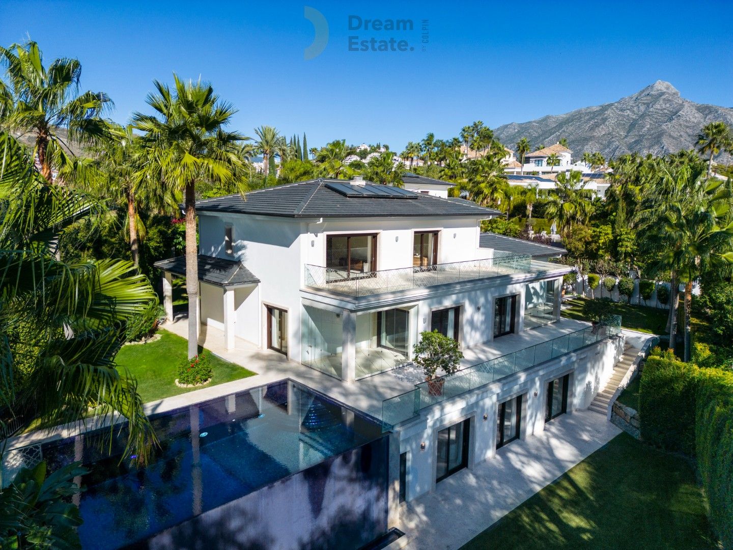 Villa met prachtig uitzicht op de golfbaan de berg La Concha, Marbella. foto 2