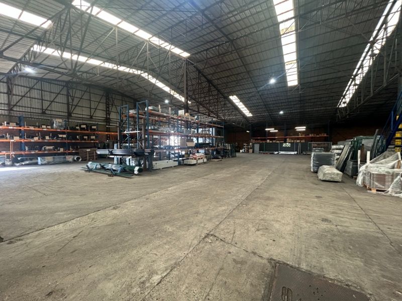 Ruim industrieel magazijn van ca. 6.900 m² met parkeerfaciliteiten foto 13