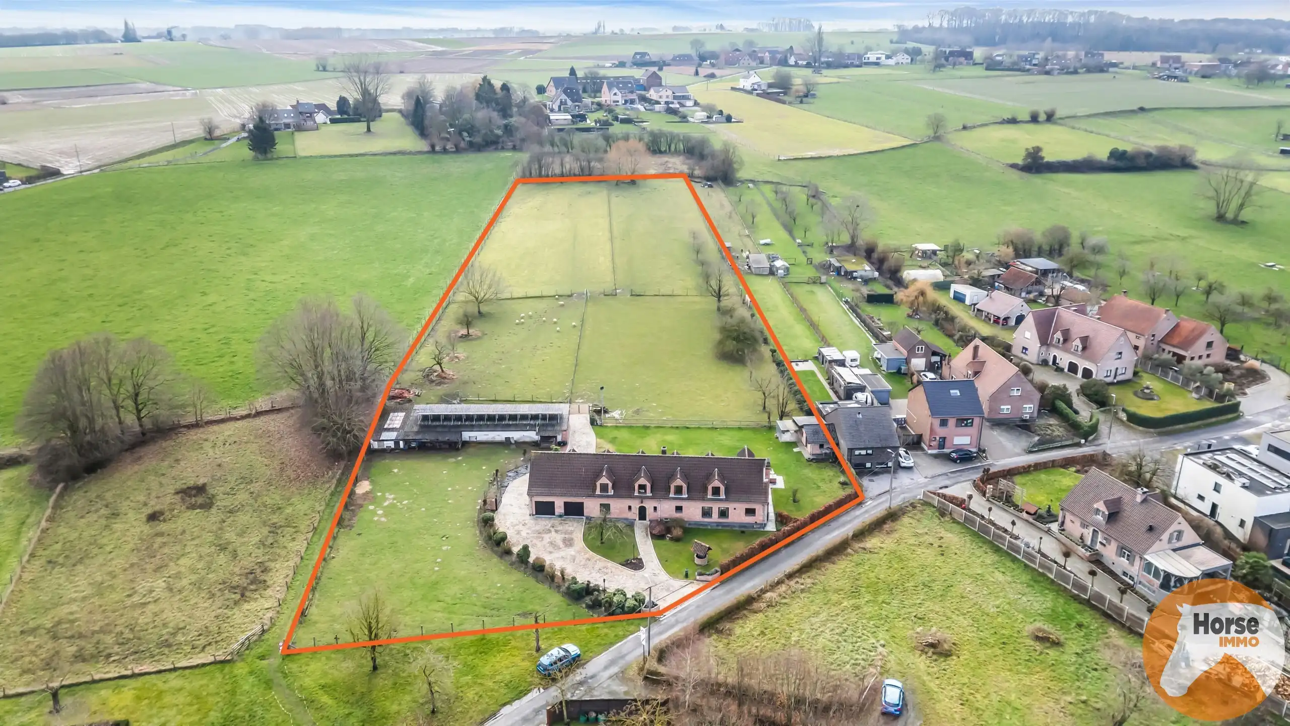 ROOSDAAL - Centraal gelegen woning met prachtig uitzicht foto {{pictureIndex}}