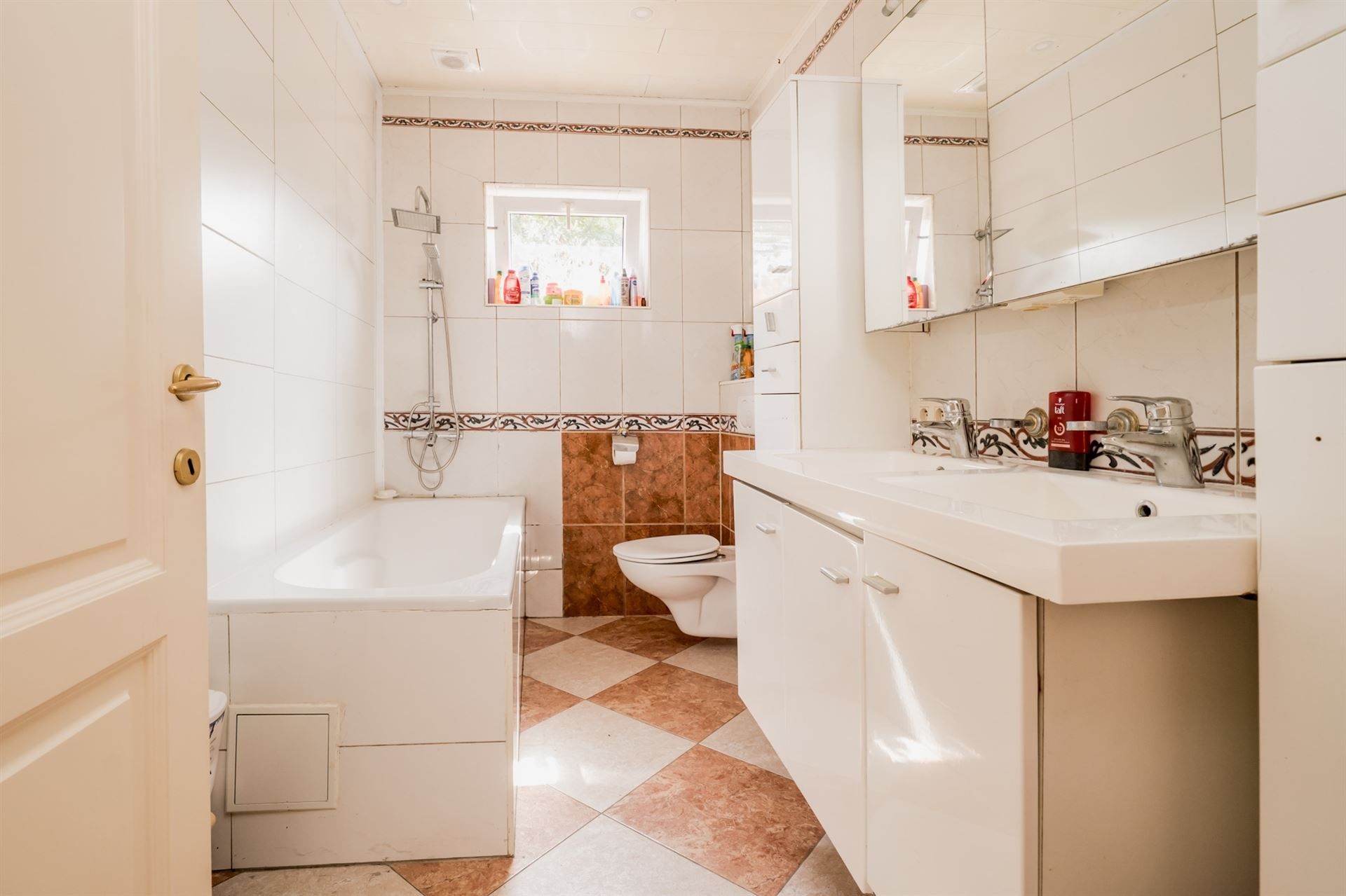 Instapklare woning met 3 slpks nabij station. foto 13