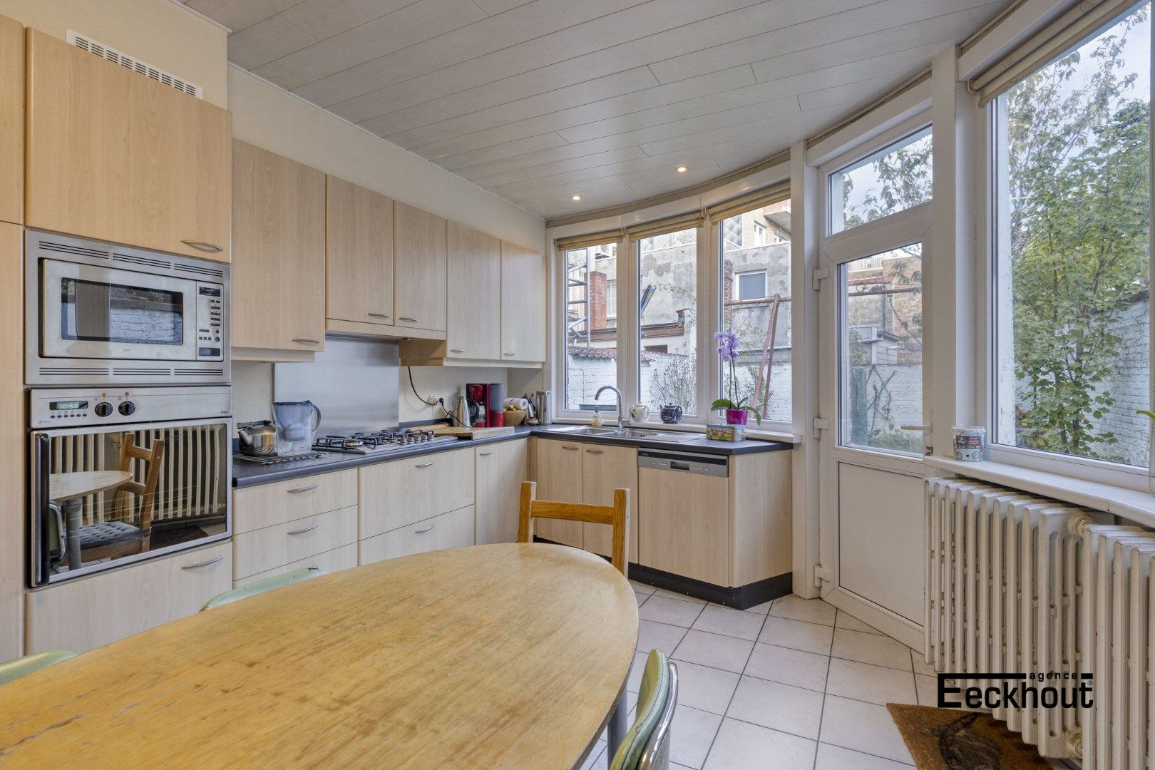 Ruime woning met 4 slaapkamers en achtertuin foto 4