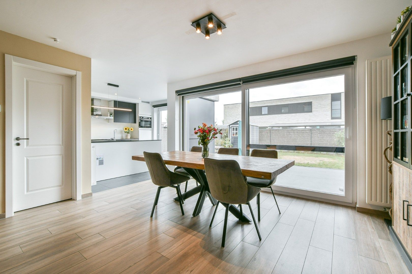 Recente gezinswoning met 4 slaapkamers op toplocatie in De Haan! foto 11