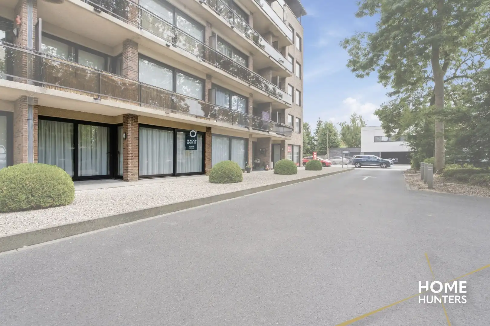 Lichtrijk gelijkvloers appartement in centrum Roeselare foto 2