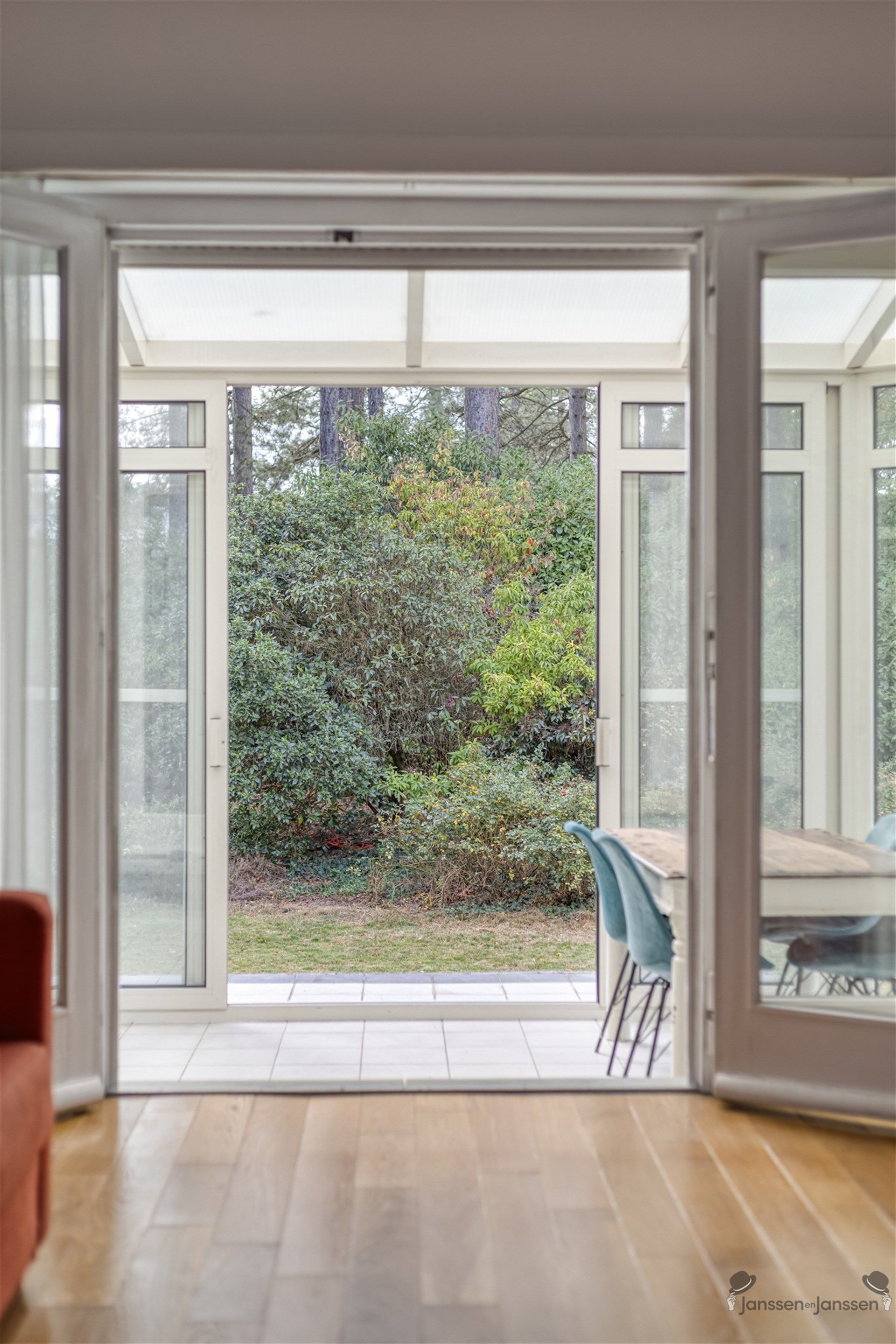 Woning op mooi villaperceel van 1.500 m² foto 9