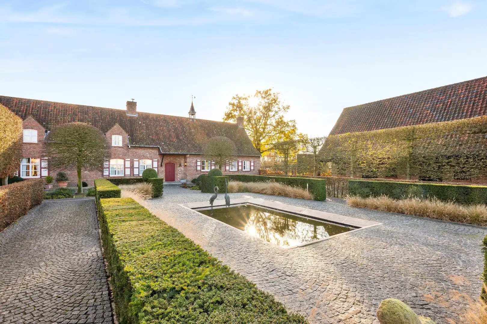 Unieke eigendom met 2 schuren, kapschuur, paardenstal en verzichten foto 9