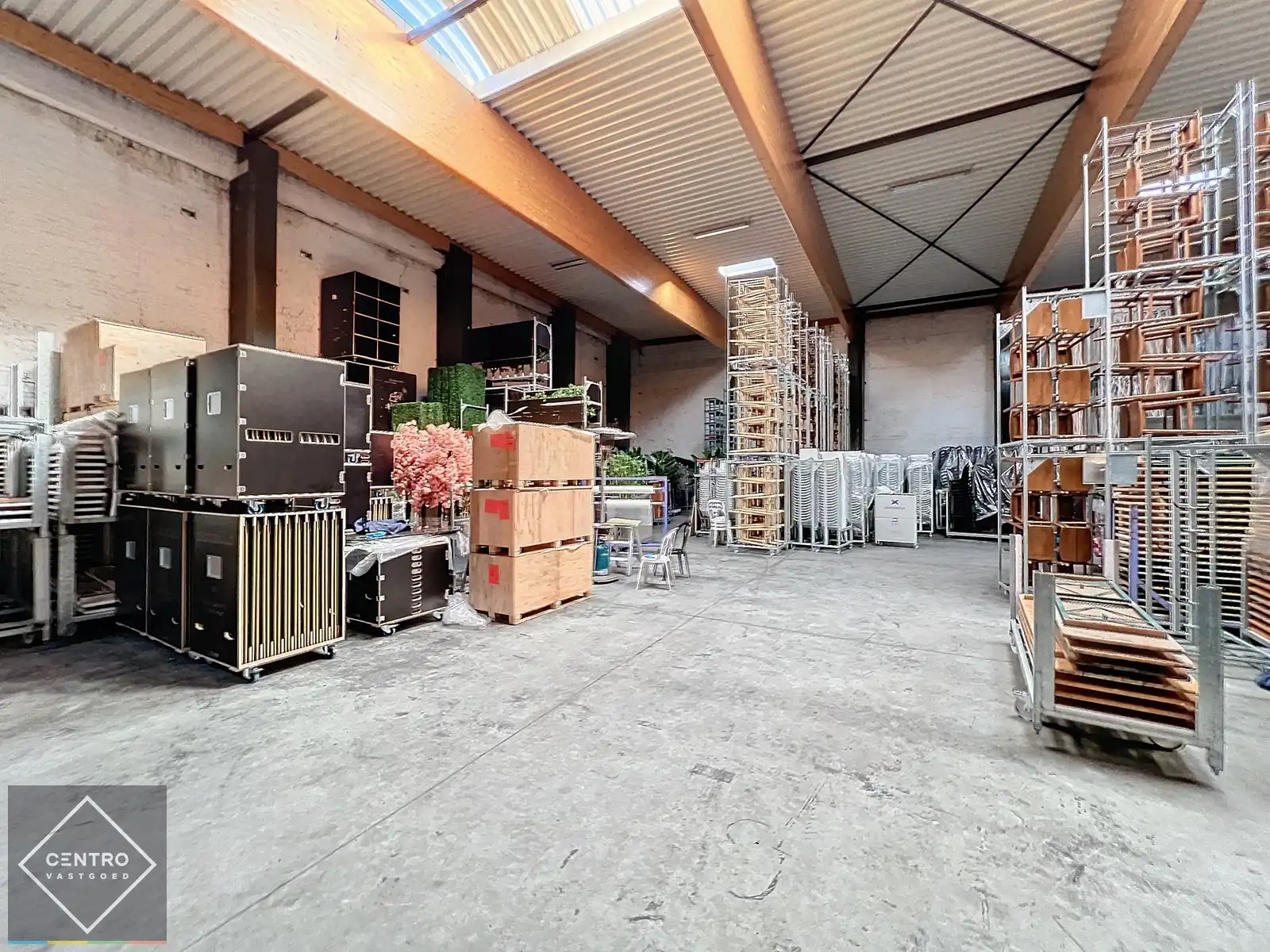 Opslagplaats ( ± 2.000m²) met 7m vrije hoogte vlakbij de havenkop te Roeselare! foto 8