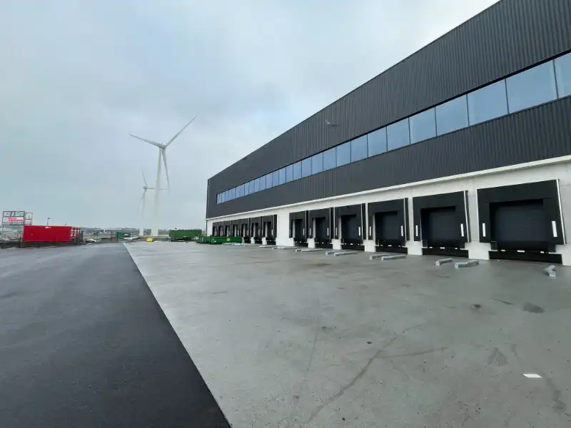 Logistiek gebouw te huur foto 2