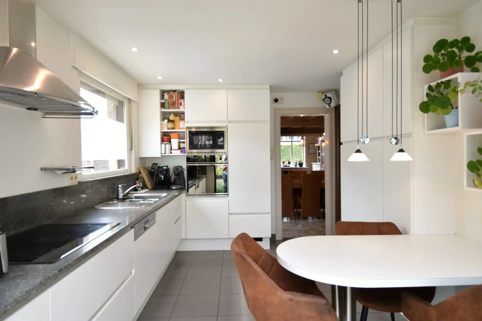 Charmante alleenstaande woning met 3 slaapkamers, tuin en garage in een rustige straat te Rollegem foto 8