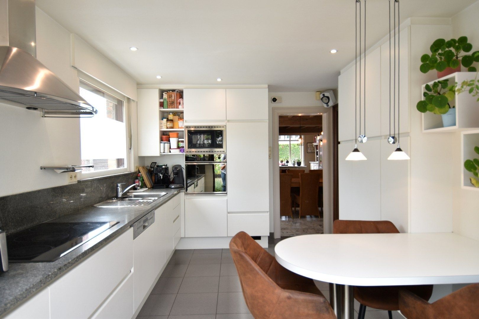 Charmante alleenstaande woning met 3 slaapkamers, tuin en garage in een rustige straat te Rollegem foto 8