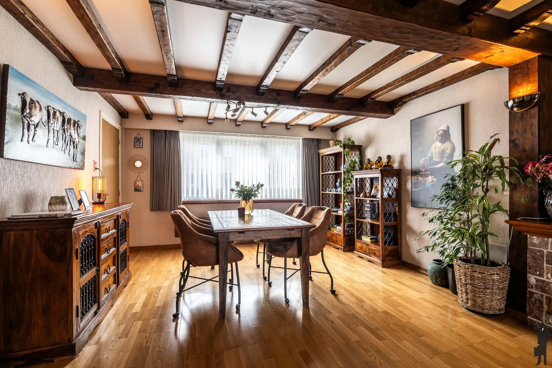 Gelegen te Minderhout, vinden we deze vrijstaande woning met 3 slpk. op ca. 561m². foto 7