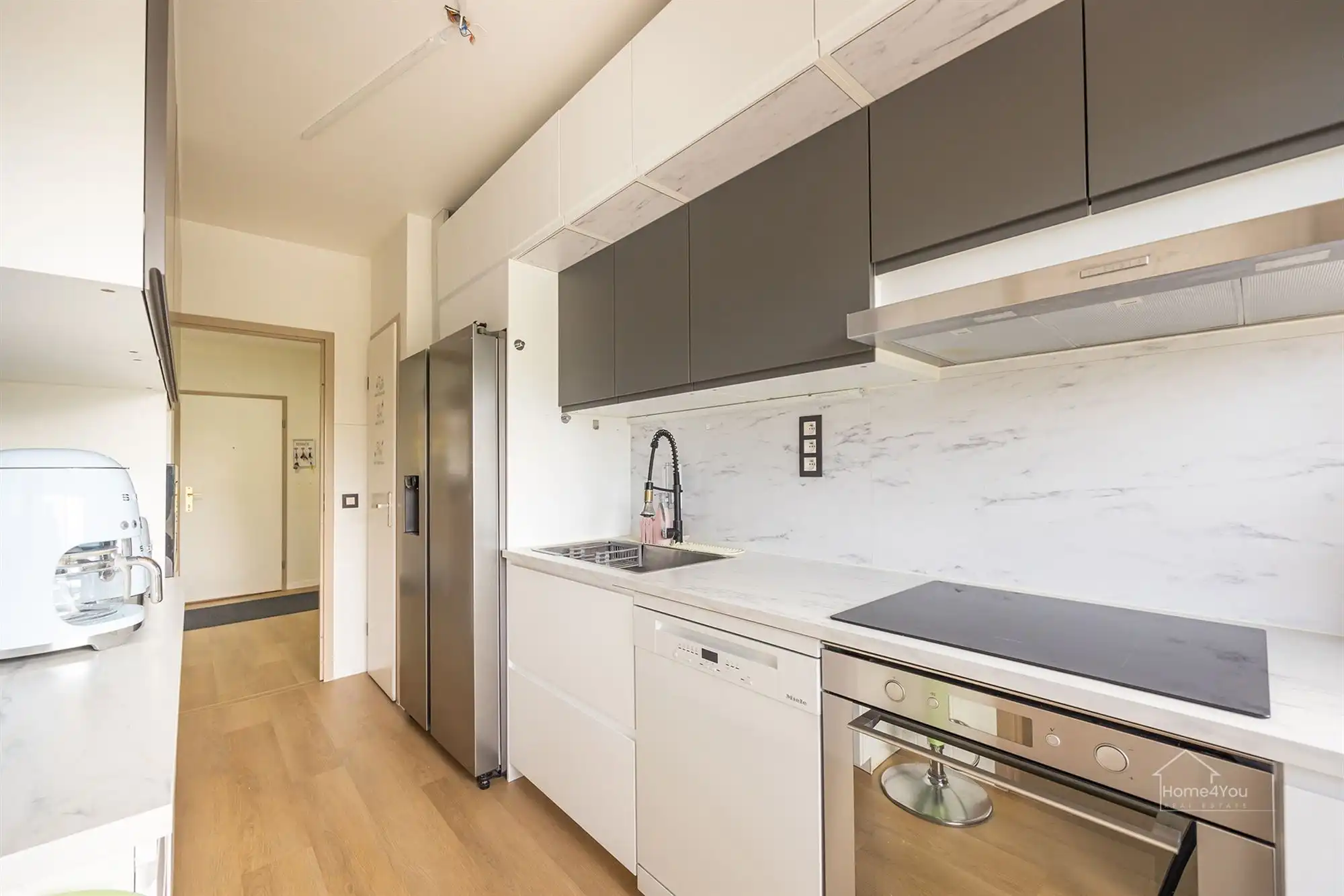 Instapklaar en lichtrijk appartement met 3 slaapkamers foto 12