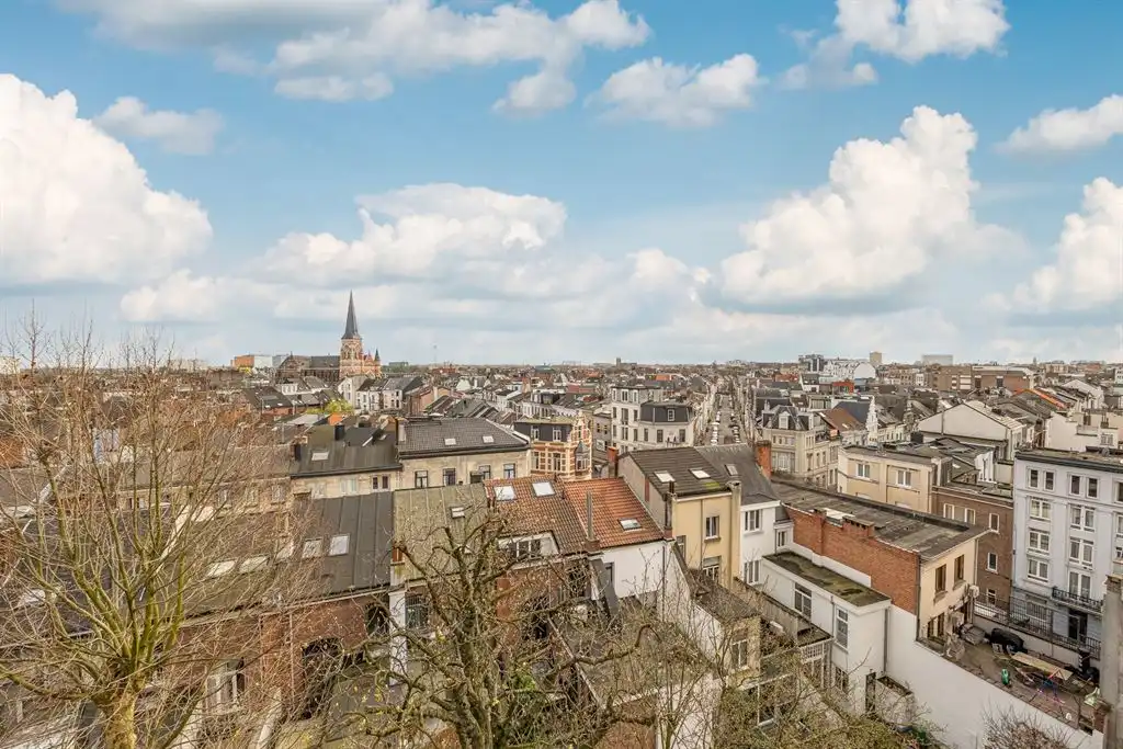 Kwalitatief gerenoveerd appartement met terras foto 4