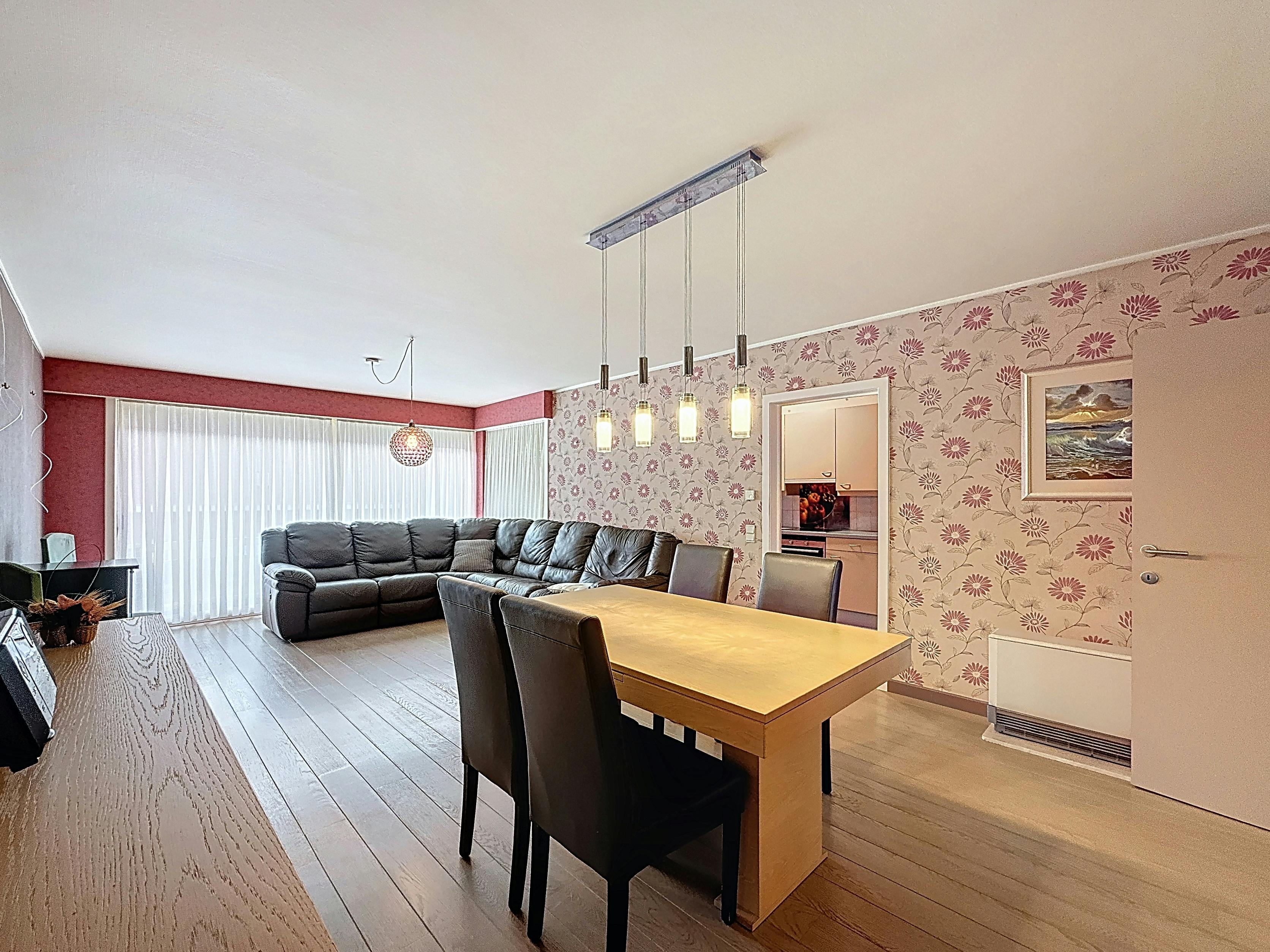 Appartement te koop in het centrum van Sint-Eloois-Vijve foto {{pictureIndex}}