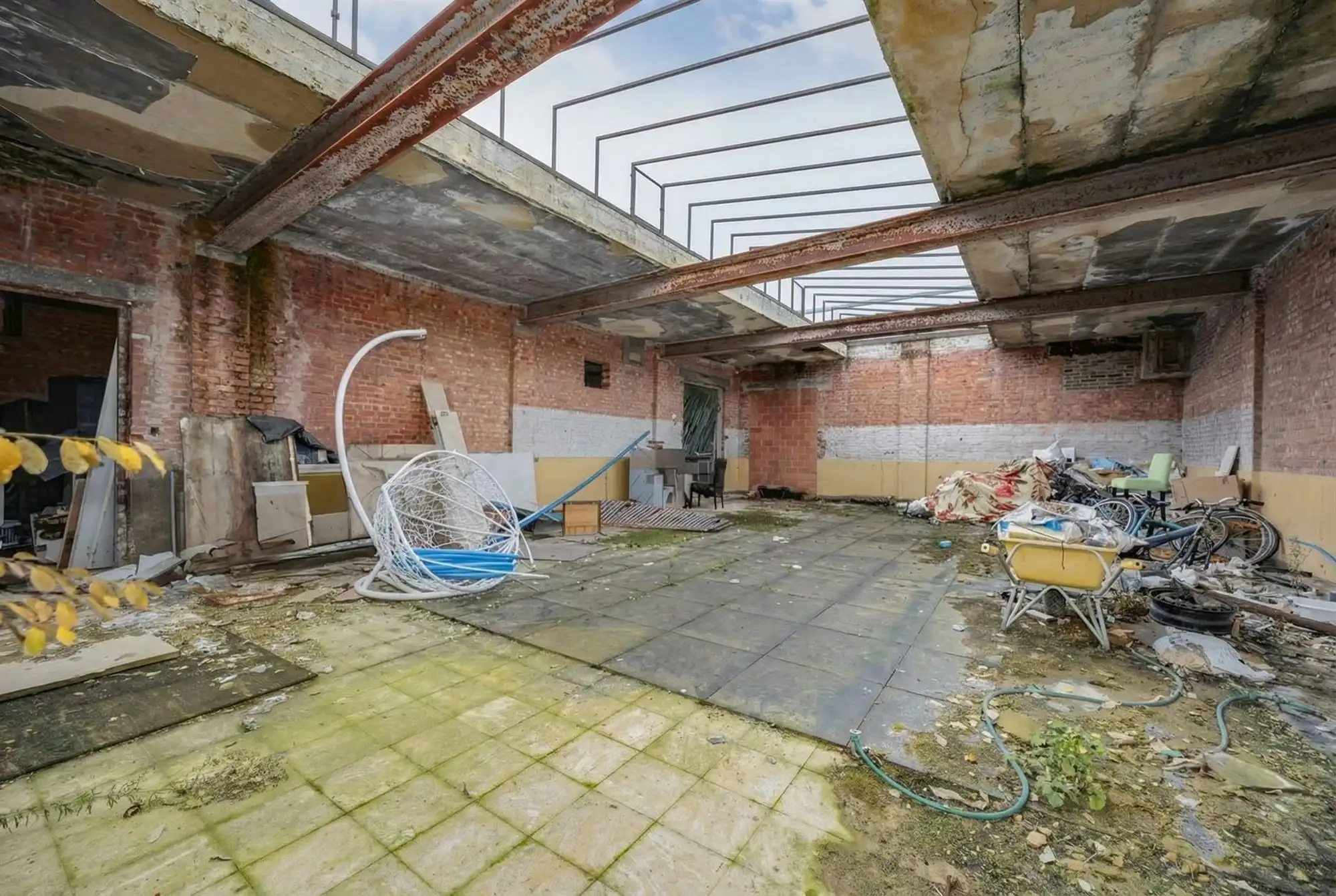 Instapklaar huis met magazijn in het centrum foto 14