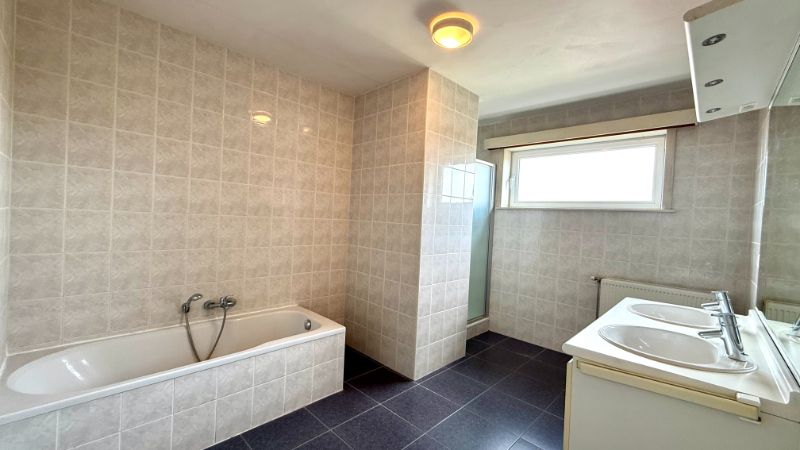 Centraal gelegen appartement met 3 slaapkamers en autostandplaats foto 10