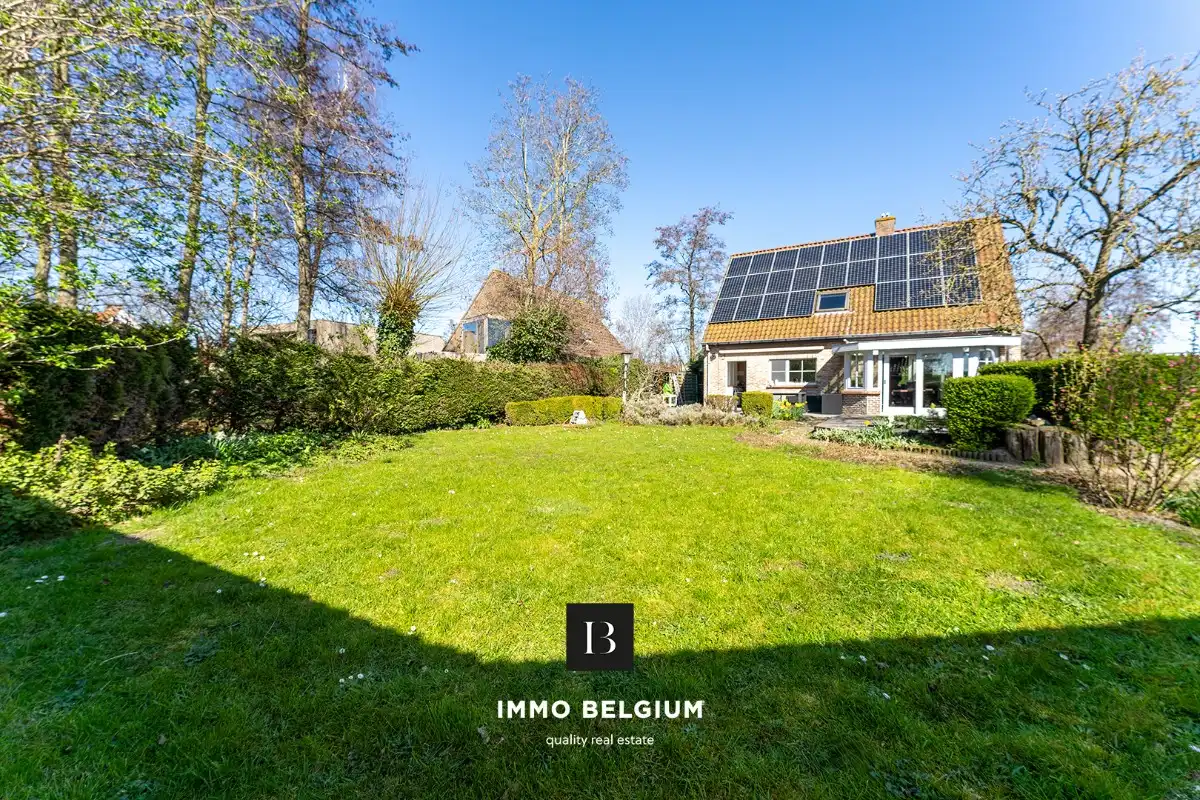 Prachtige woning op ruim perceel met bijgebouw foto {{pictureIndex}}