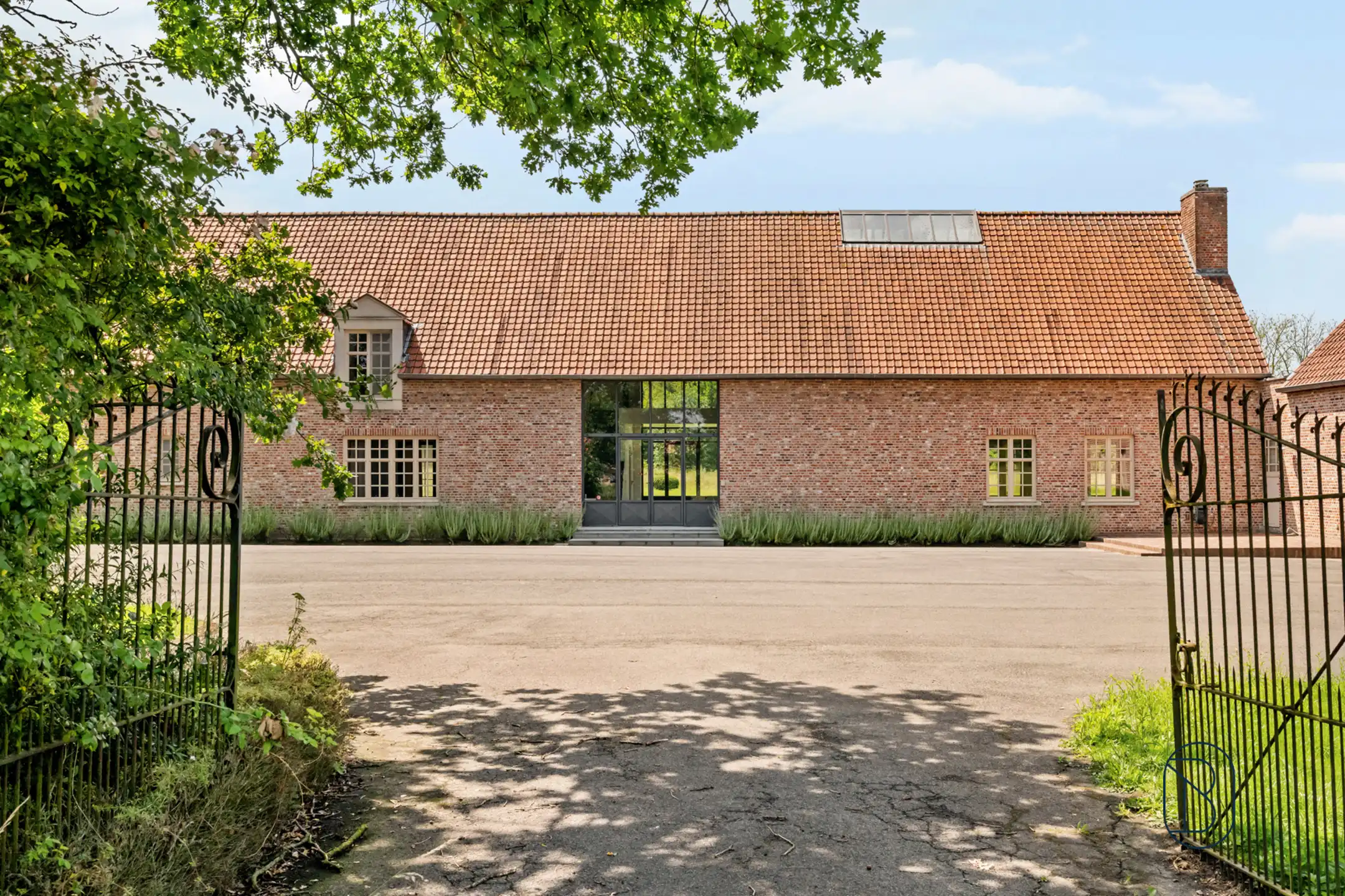Prachtige hoevewoning met loods en bouwgrond op 1 hectare foto 2