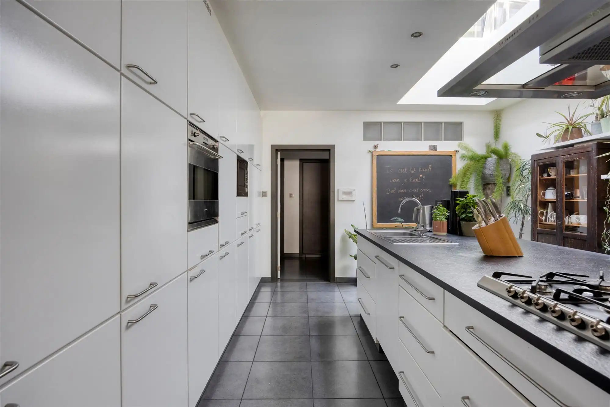 Verrassend ruime instapklare gezinswoning met garage foto 9