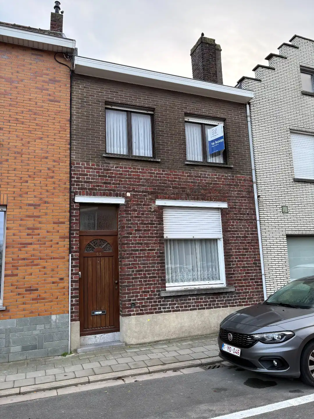 Hoofdfoto van de publicatie: Te renoveren woning te koop in Harelbeke met uitweg. 