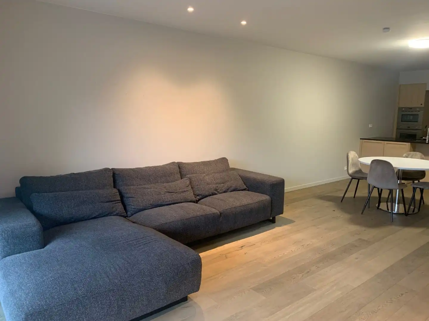 Ongemeubeld tweeslaapkamerappartement met berging én garagebox - prachtige ligging in Stil Ende Brugge foto 3