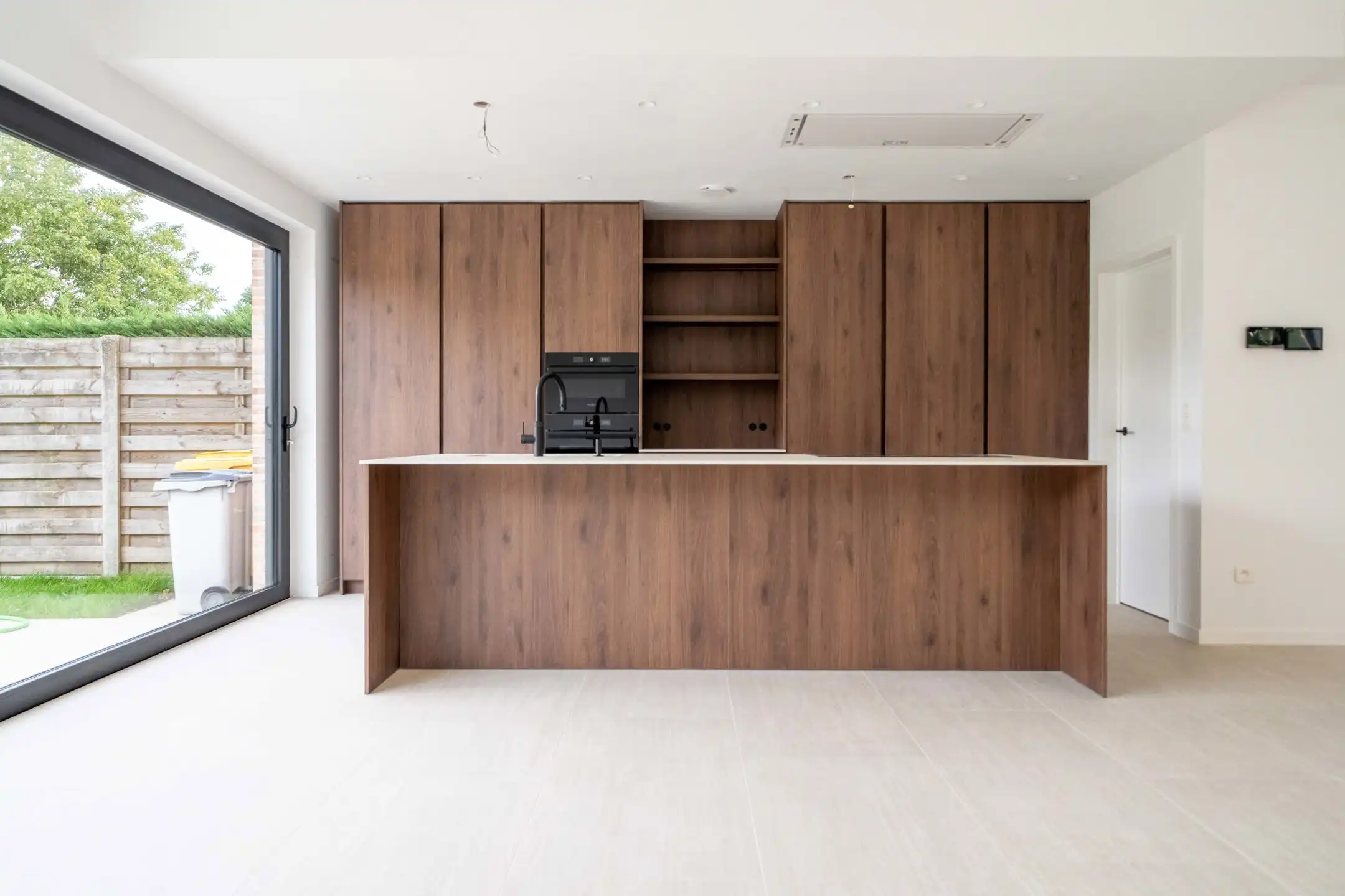 Hoogwaardig afgewerkte vernieuwbouwwoning in rustig straatje foto 5