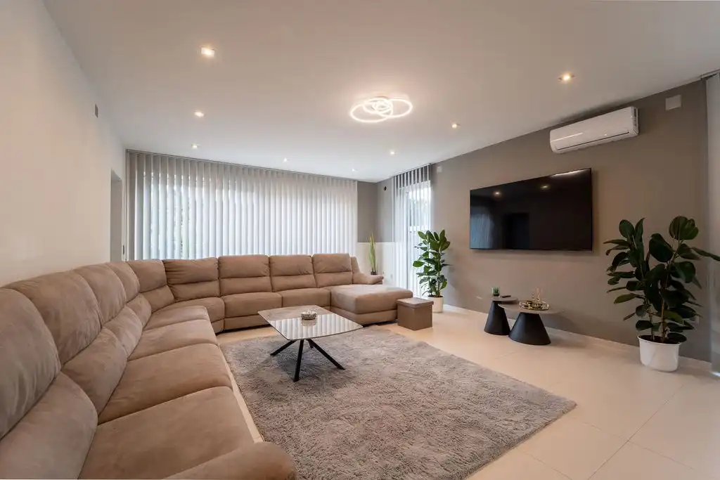 RUIM HANDELSHUIS MET WOONST TE SPALBEEK (HASSELT) foto 3