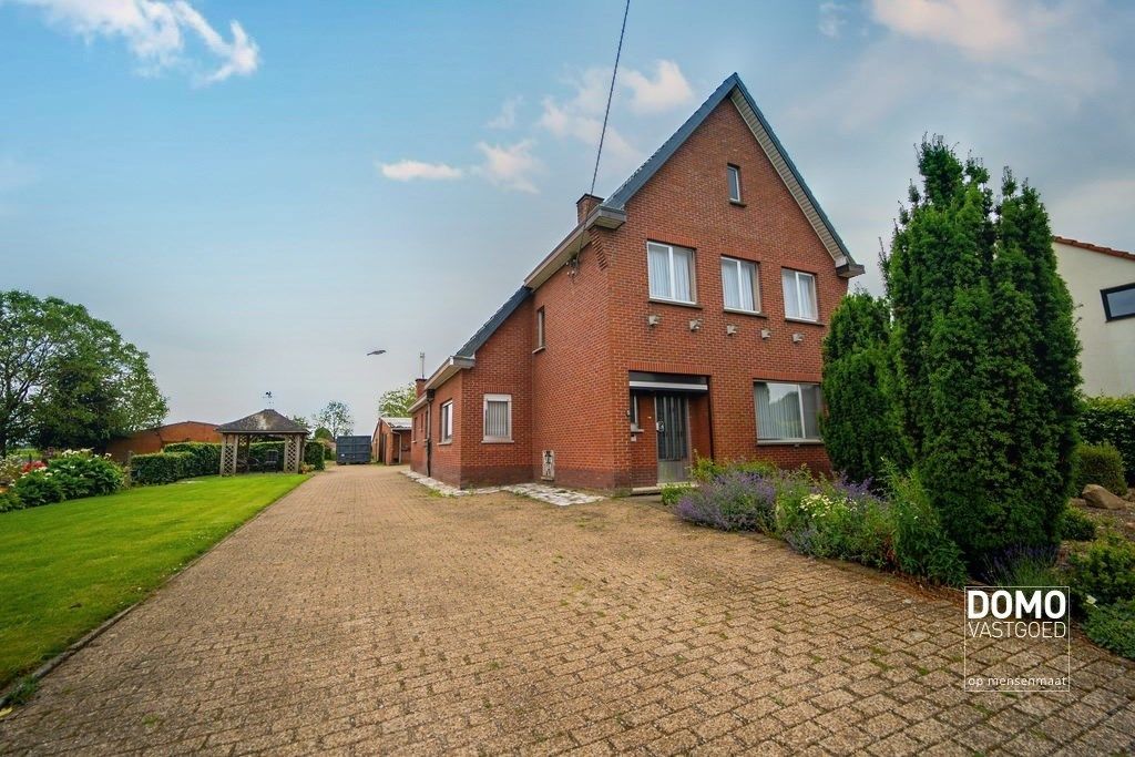 Ruime woning met stallingen en een prachtig groen uitzicht. foto 34