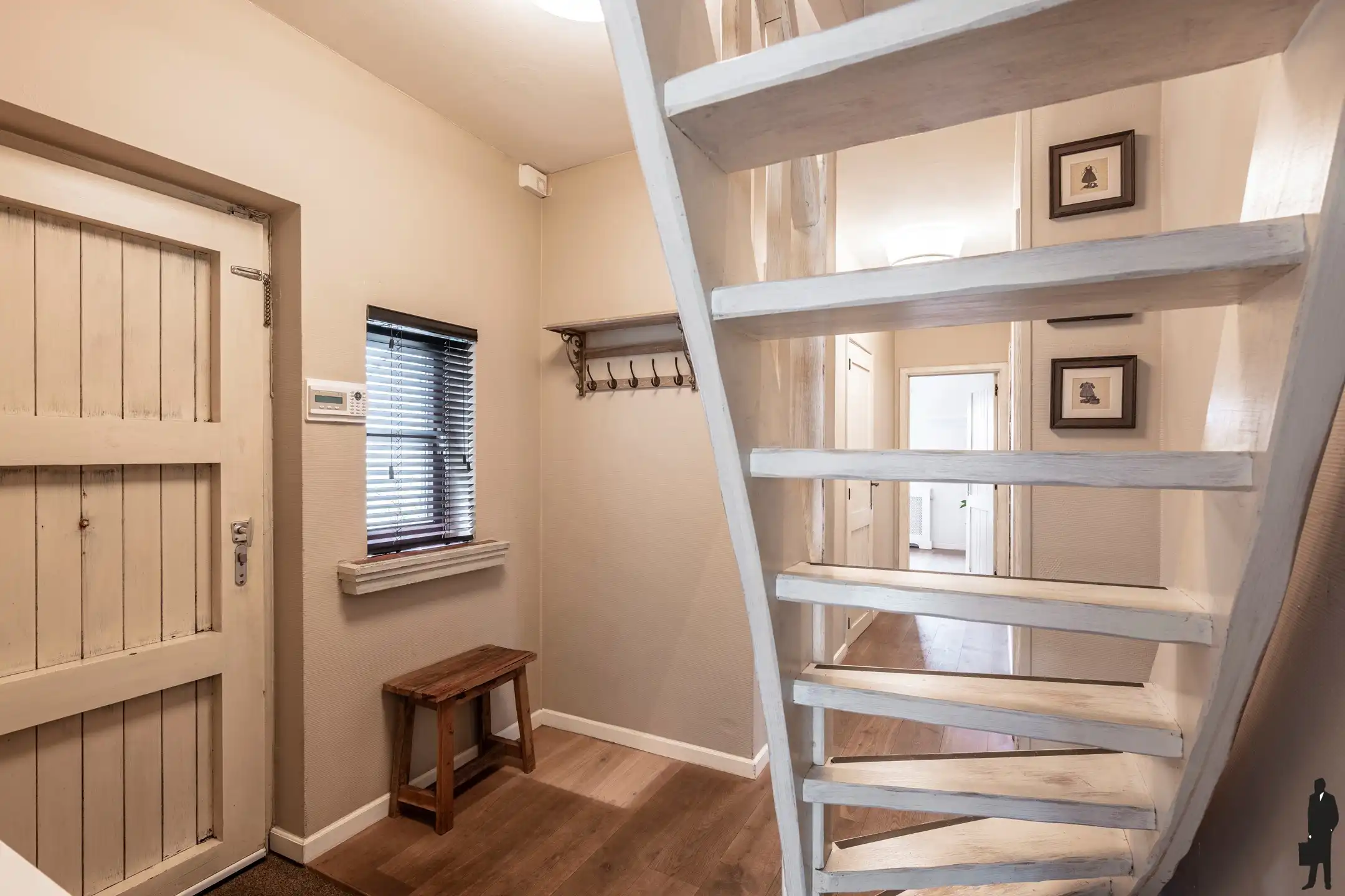 Instapklare woning met bijgebouw, zwembad en zuidtuin! foto 5