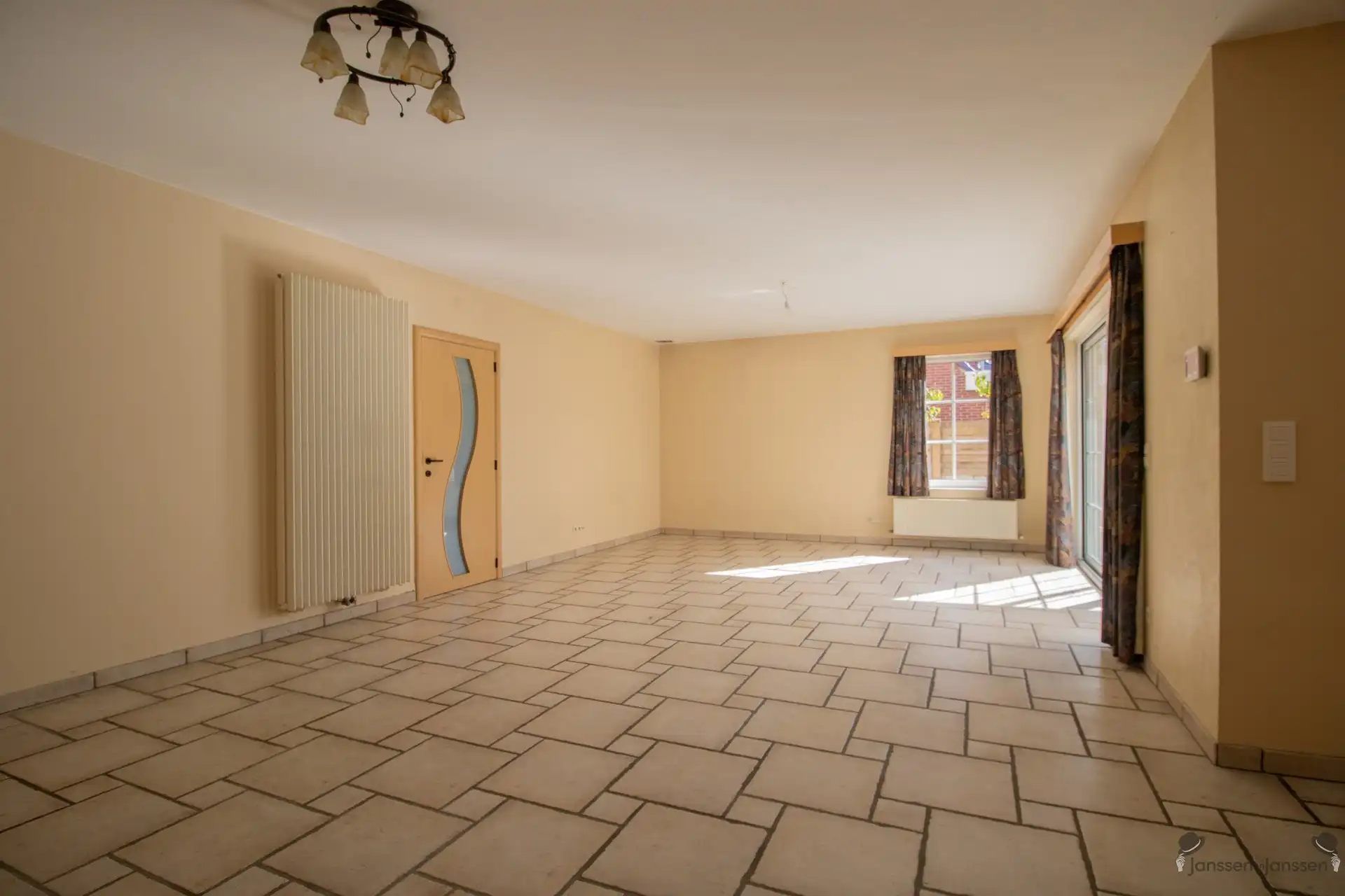 Centraal gelegen recente HOB met min. 5 slaapkamers op 819 m² foto 3