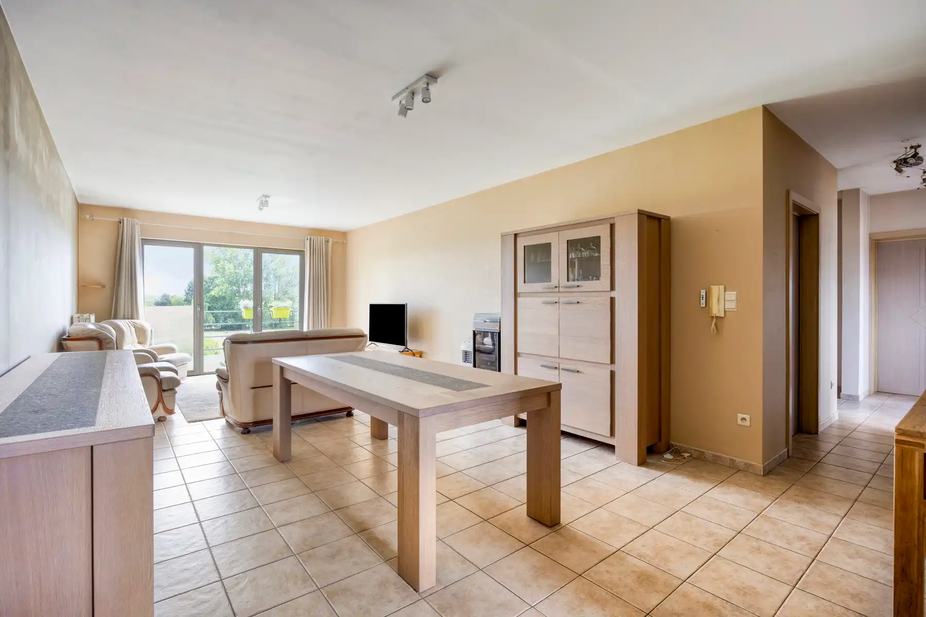 WSB-immo: Gezellig appartement met terras & groen uitzicht foto {{pictureIndex}}