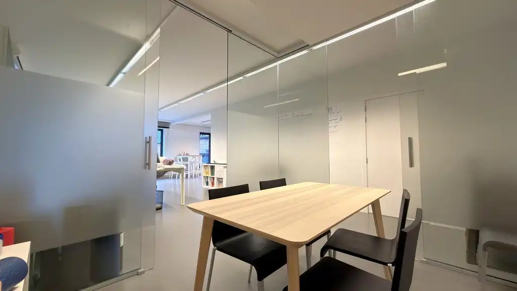 Lichtrijk kantoor te huur aan de Leien in Antwerpen foto 10