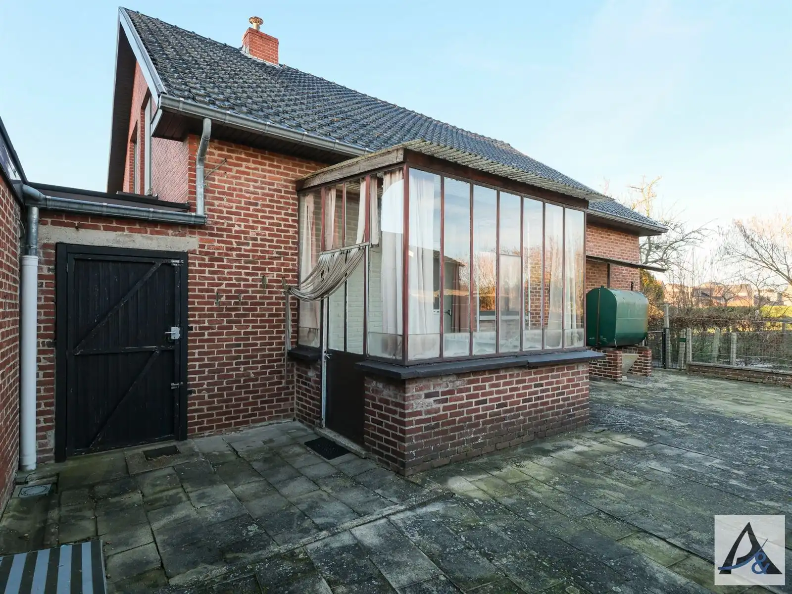 Te renoveren woning met potentieel in rustige buurt foto 21