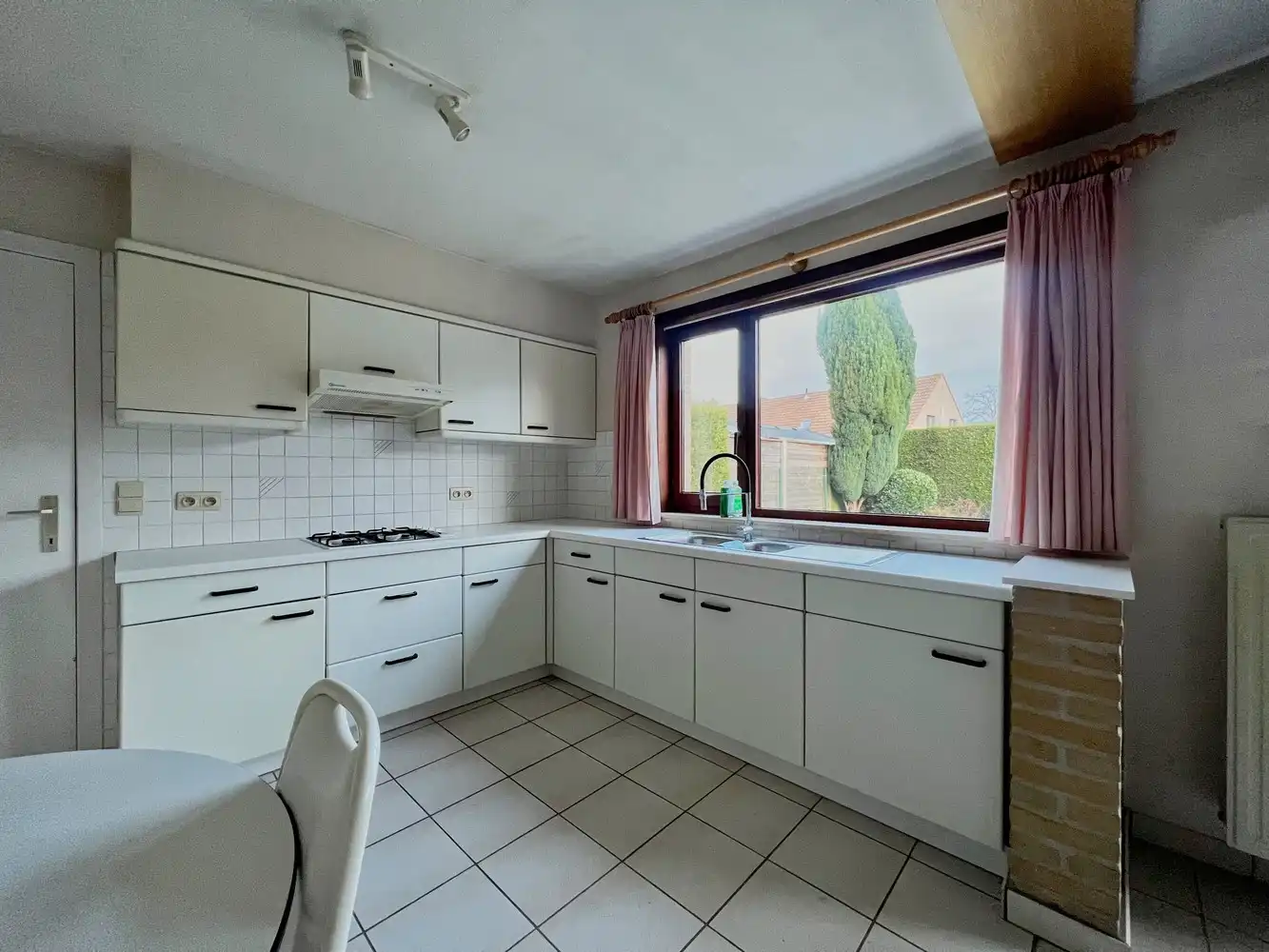 Instapklare gezinswoning met 3 slpks. + zonnige tuin foto 6